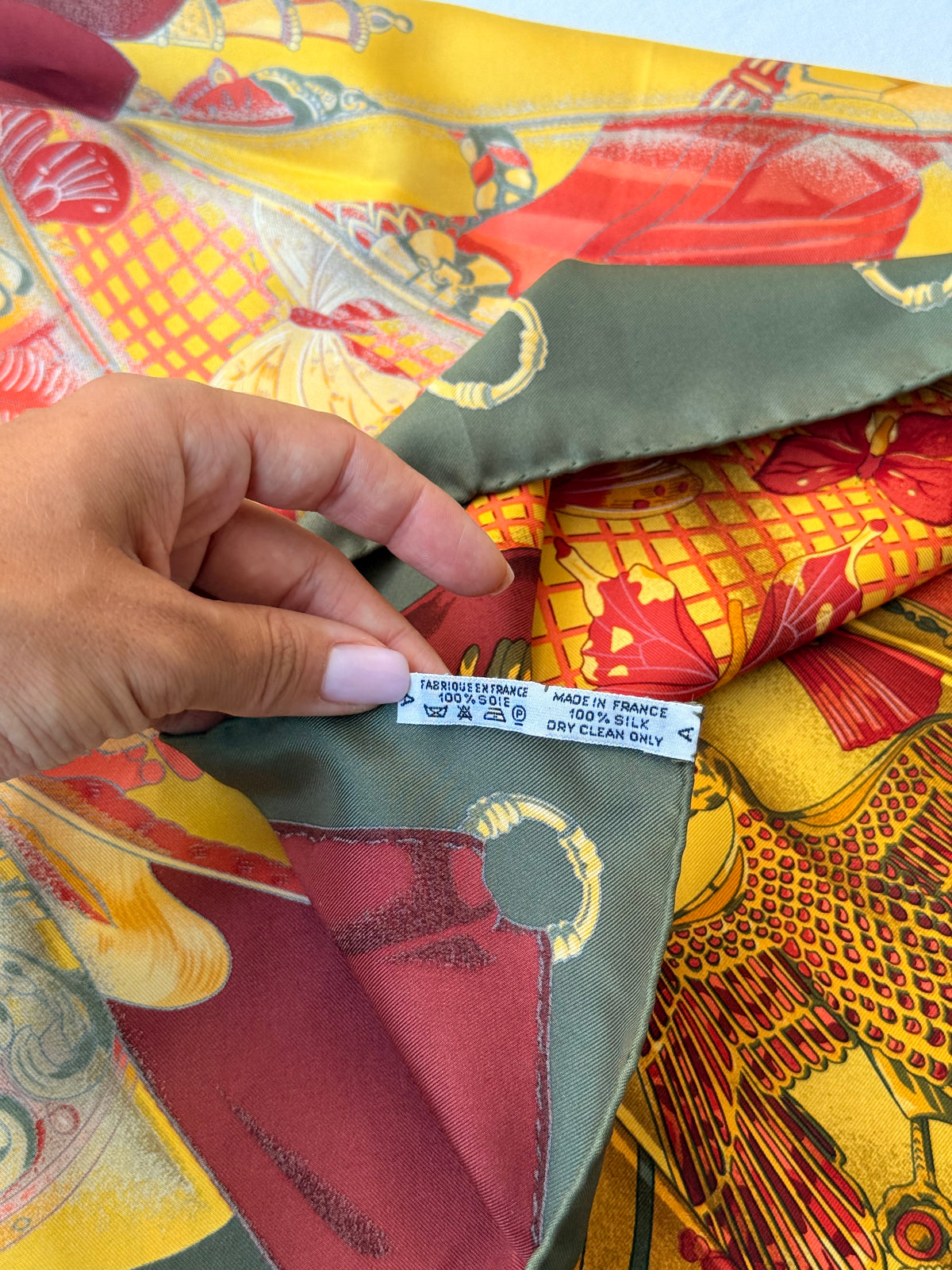 Foulard Hermès – Modèle Soleil de Soie