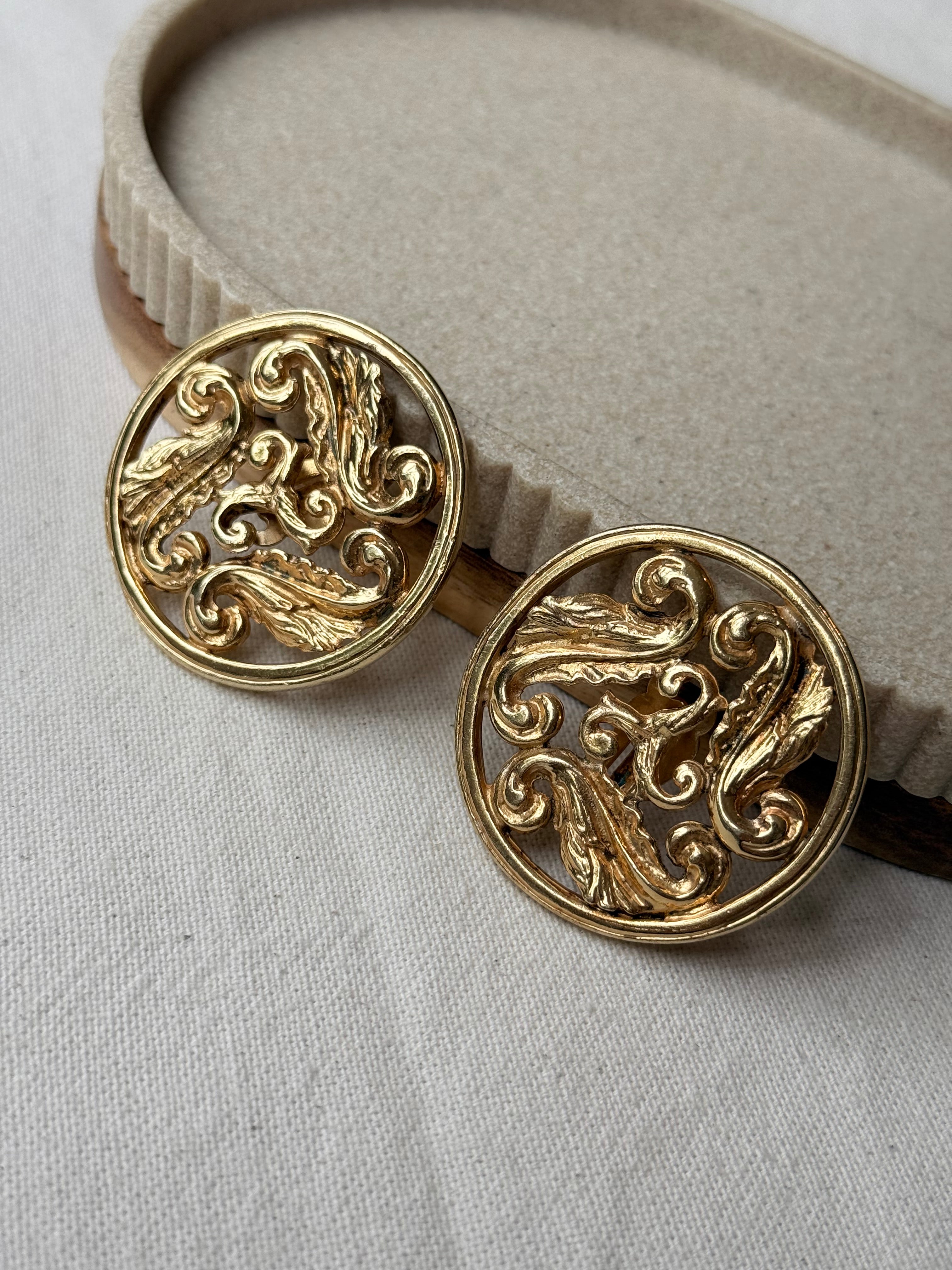 Boucles d’oreilles YSL vintage - Motifs baroques dorés