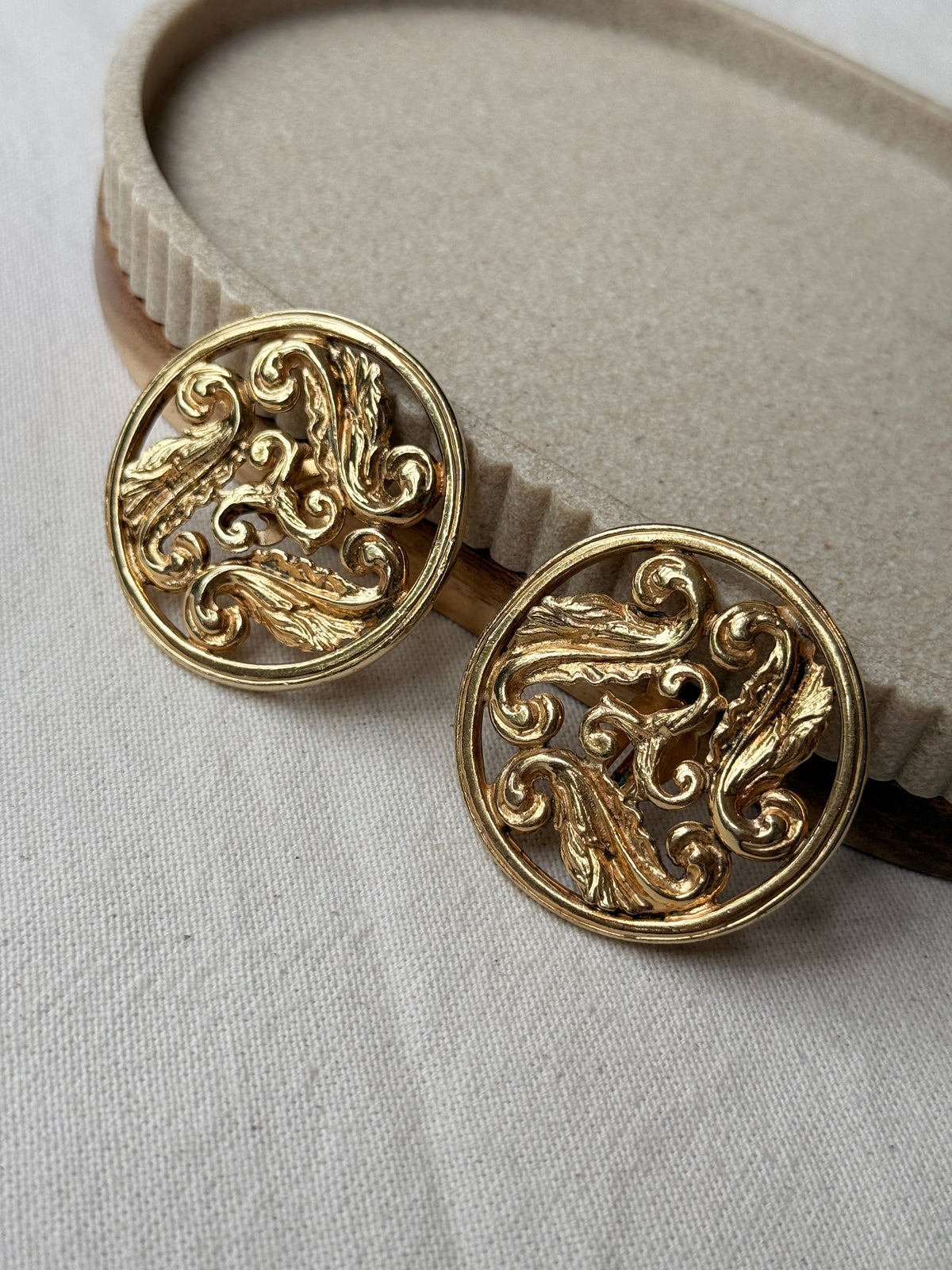Boucles d’oreilles YSL vintage - Motifs baroques dorés