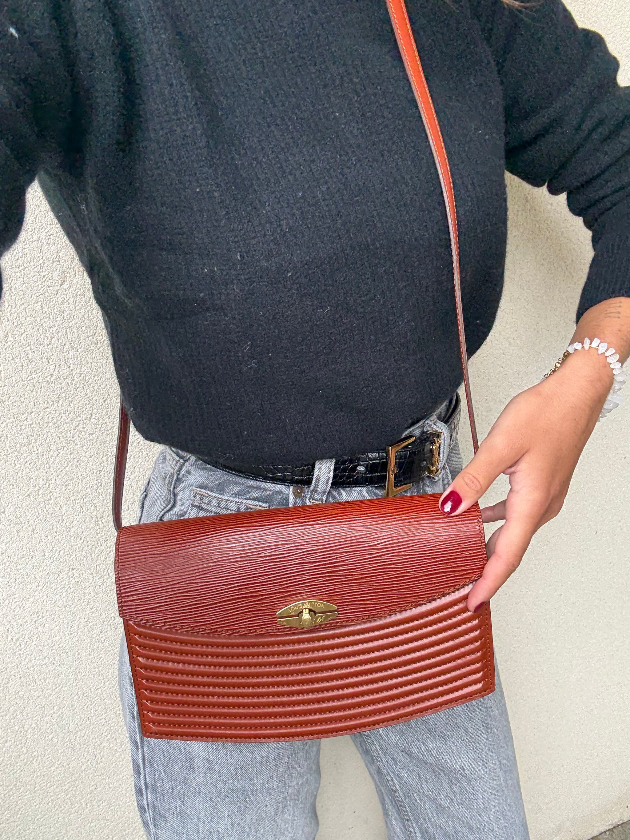 Sac Louis Vuitton- Modèle Presbourg en cuir épi cognac