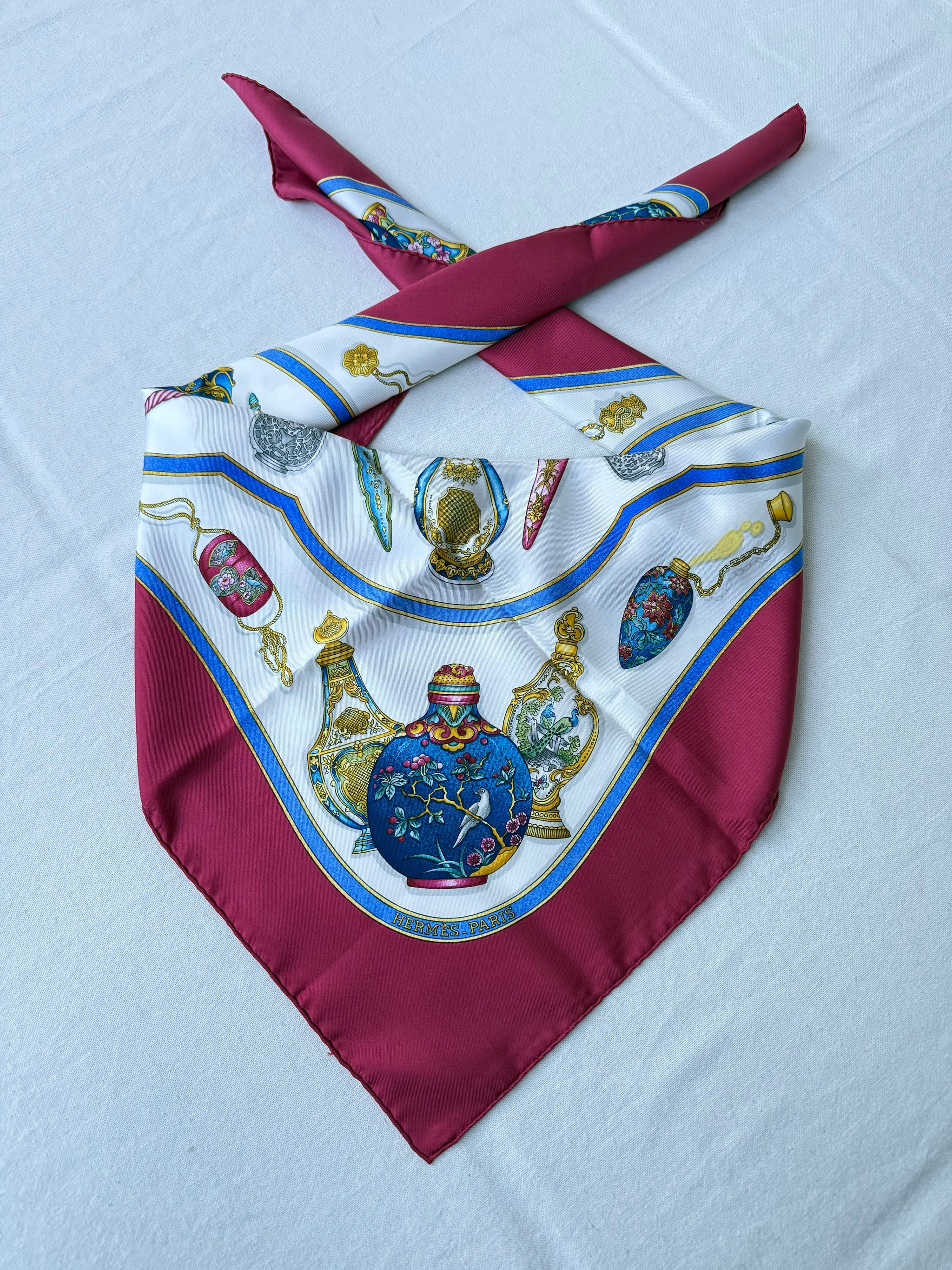 Foulard Hermès – Modèle Flacons