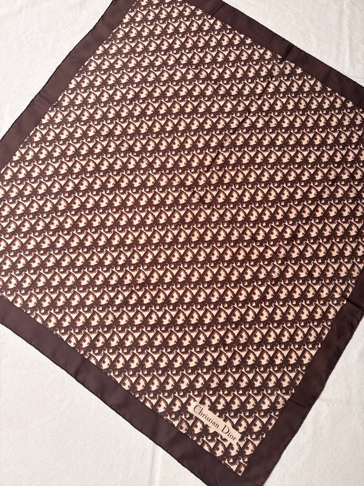 Foulard Christian Dior – Modèle monogramme marron