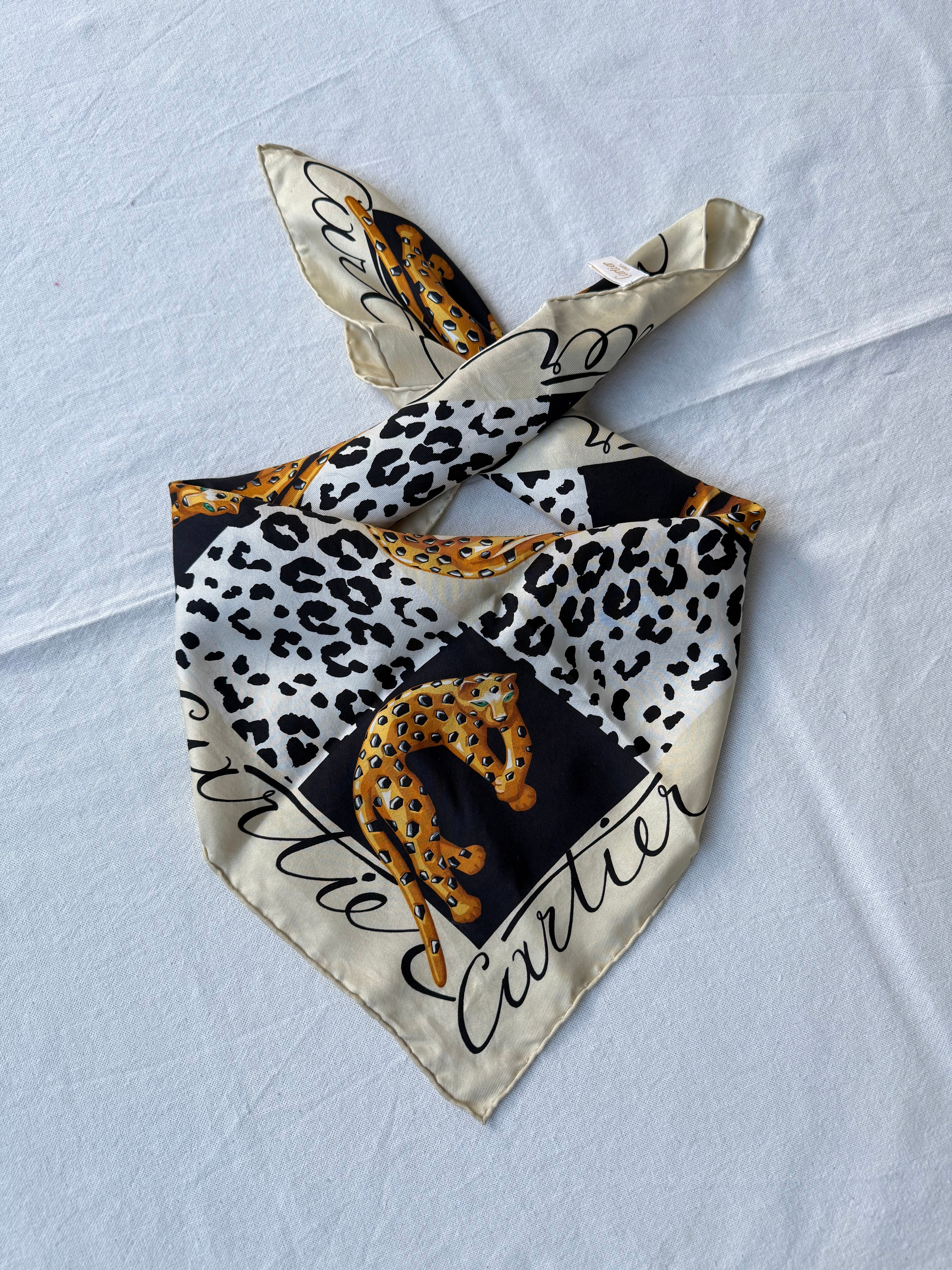 Foulard Cartier – Modèle beige et panthères