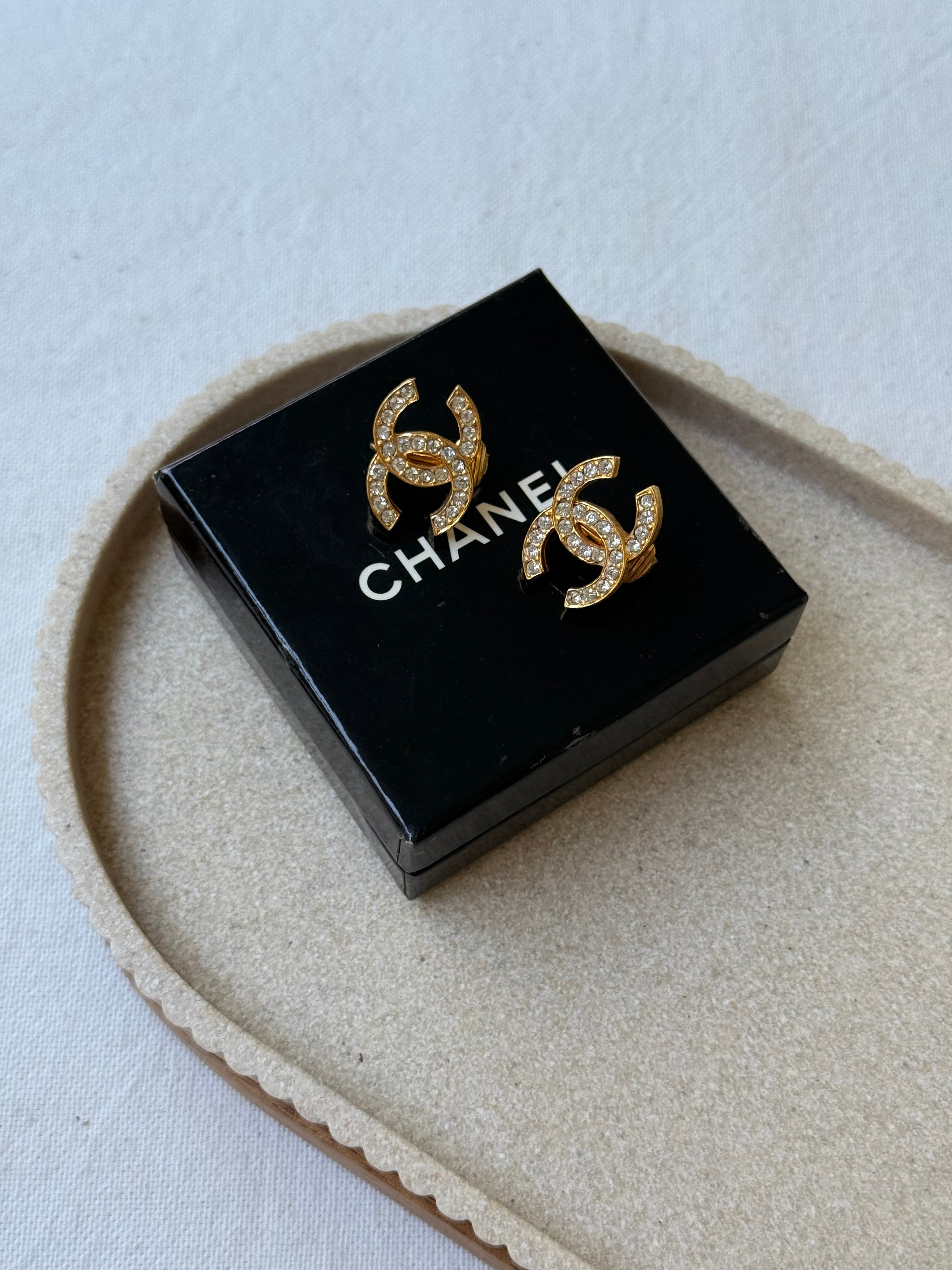 Boucles d’oreilles vintage Chanel - Logo CC orné de strass