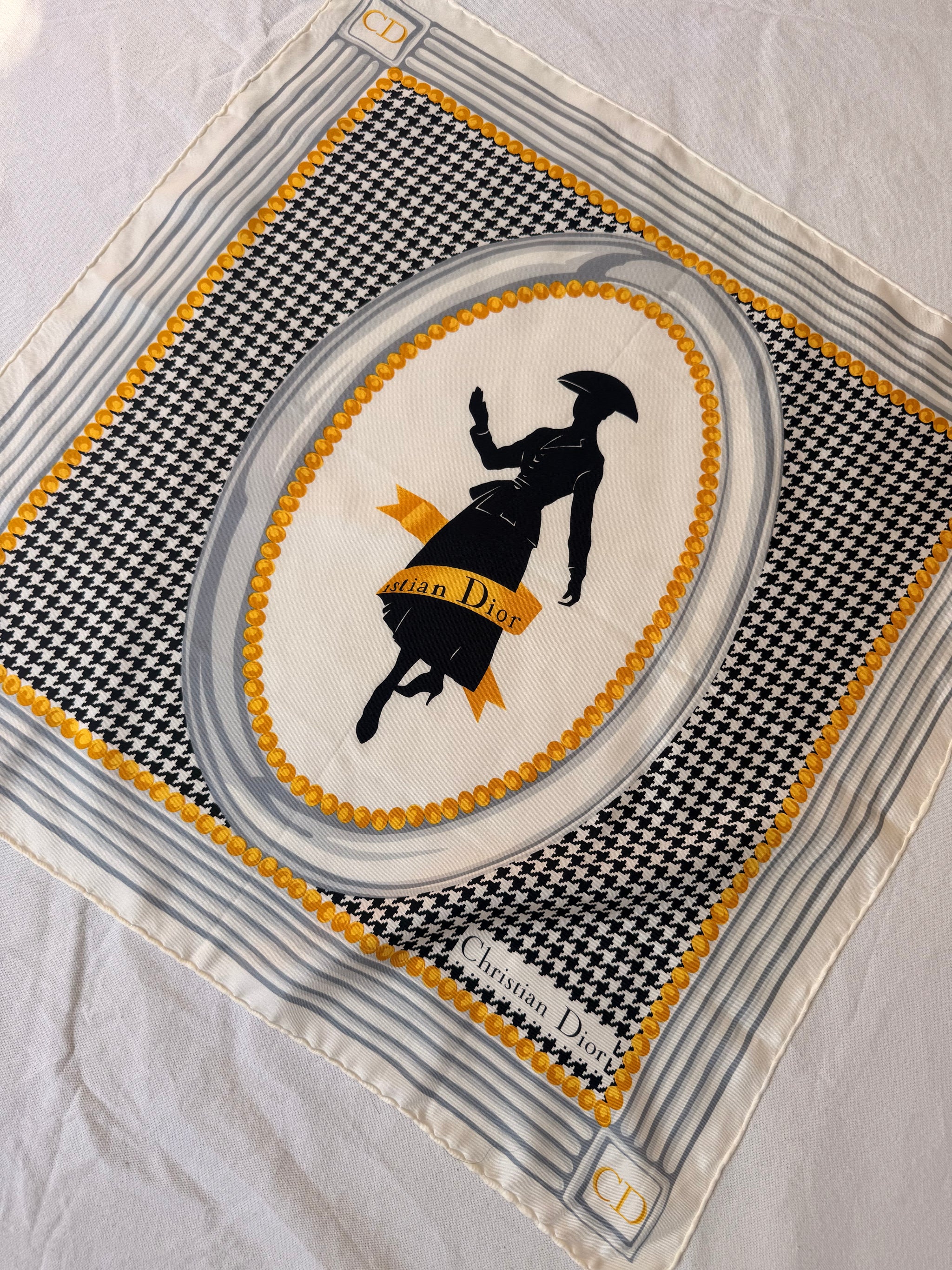 Foulard Christian Dior – Motifs pieds-de-poule