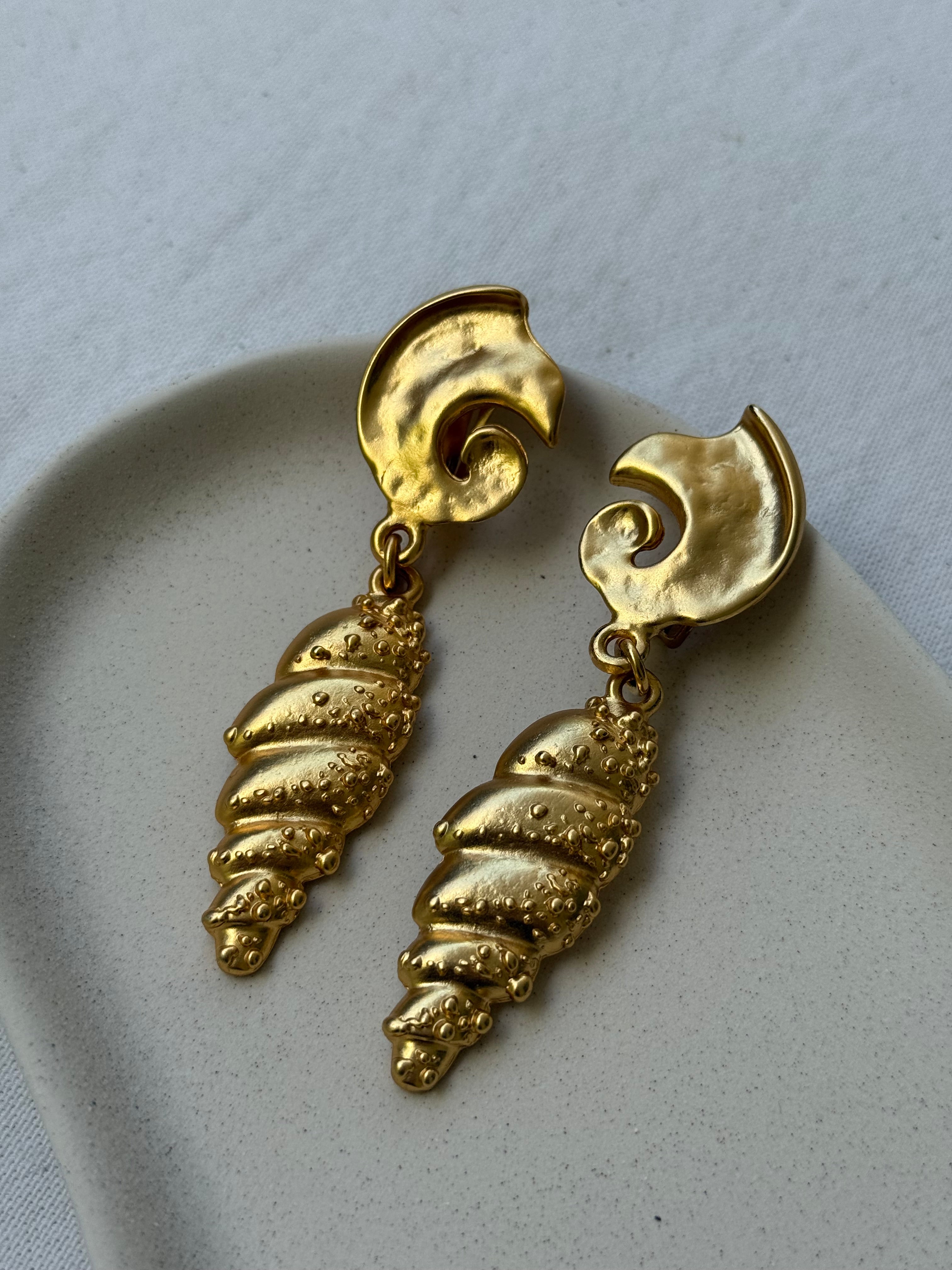 Boucles d’oreilles vintage - Coquillages dorés pendants