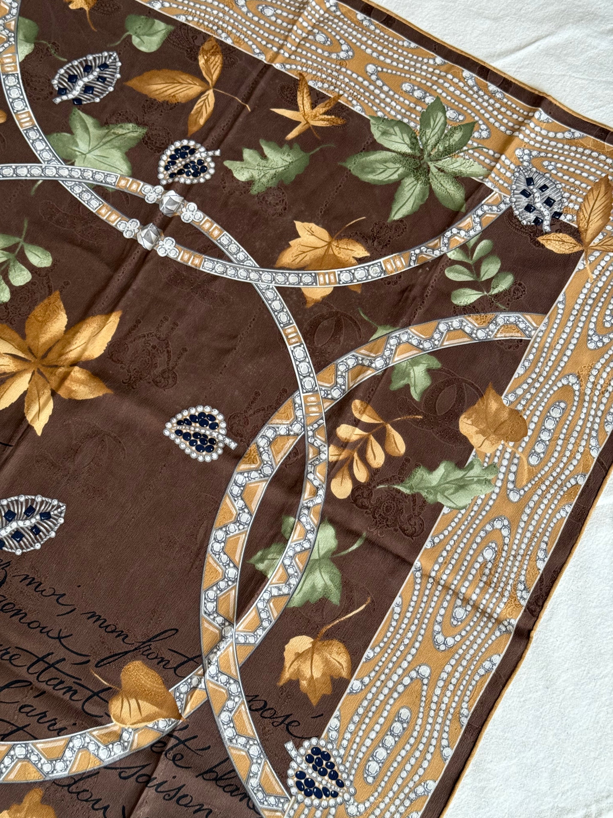 Foulard Cartier – Motifs feuillages et joaillerie