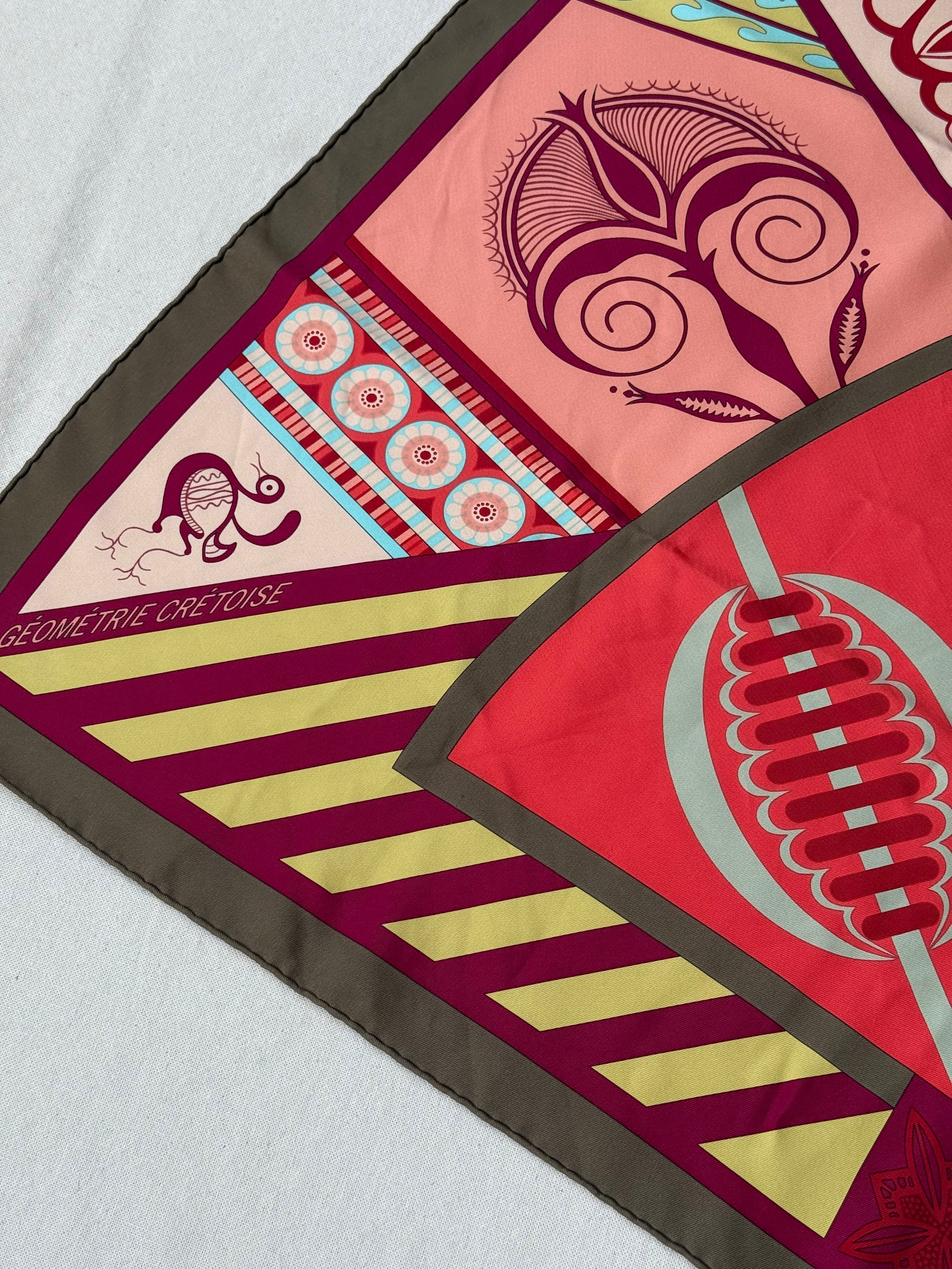 Foulard Hermès – Modèle Géométrie Crétoise