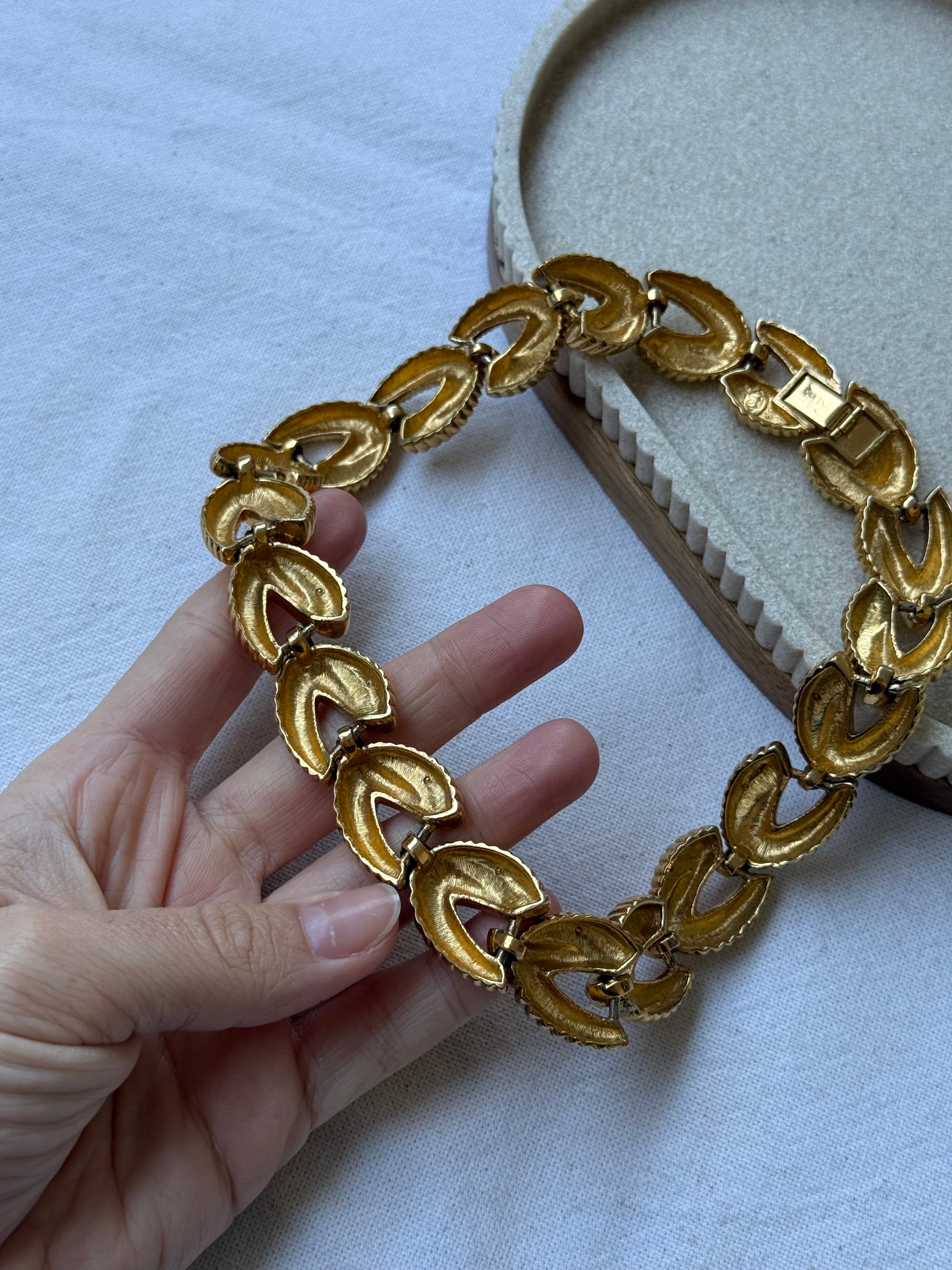 Collier doré vintage - Maillons torsadés et détails strass