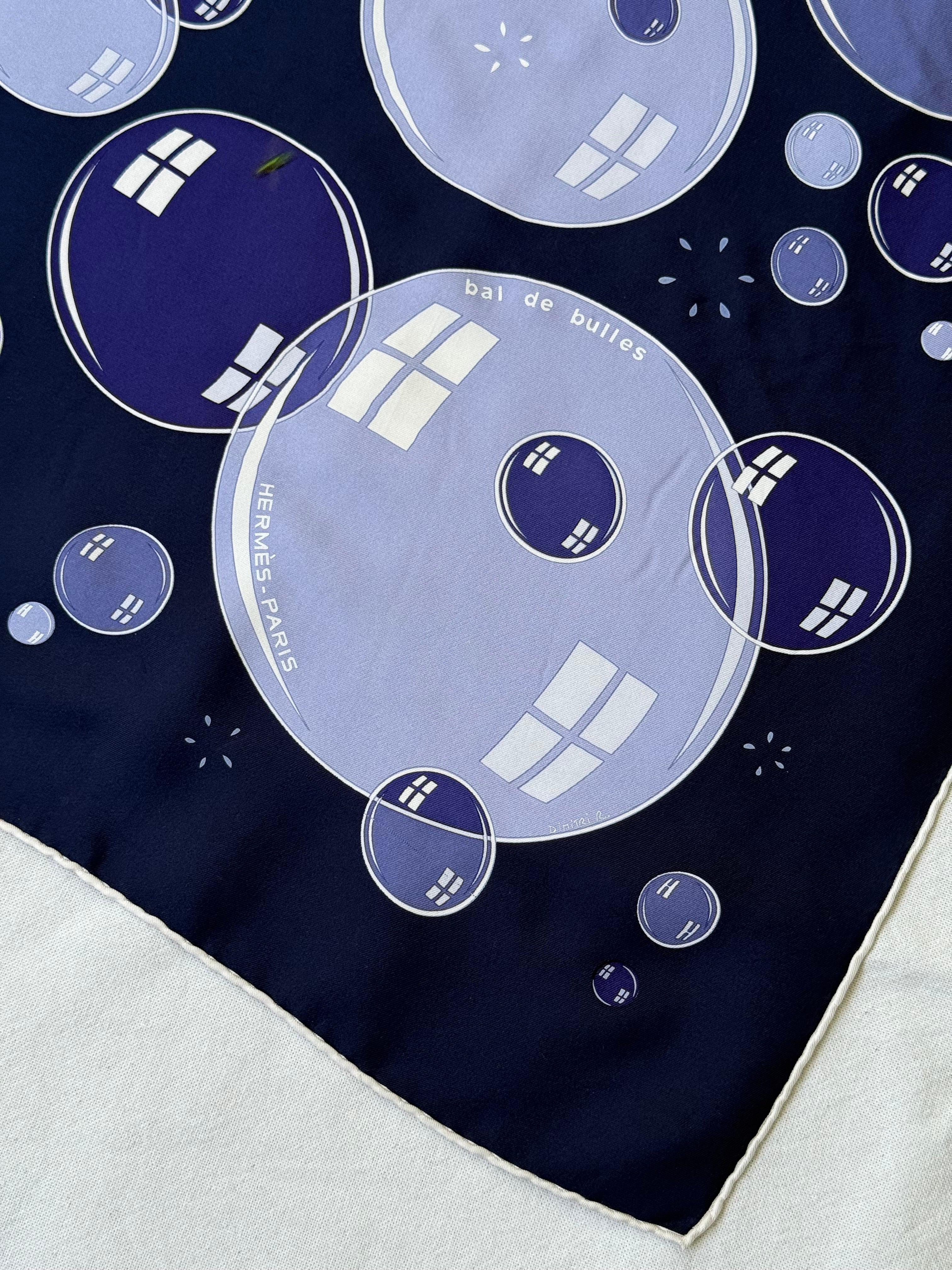 Foulard Hermès – Modèle Bal de Bulles