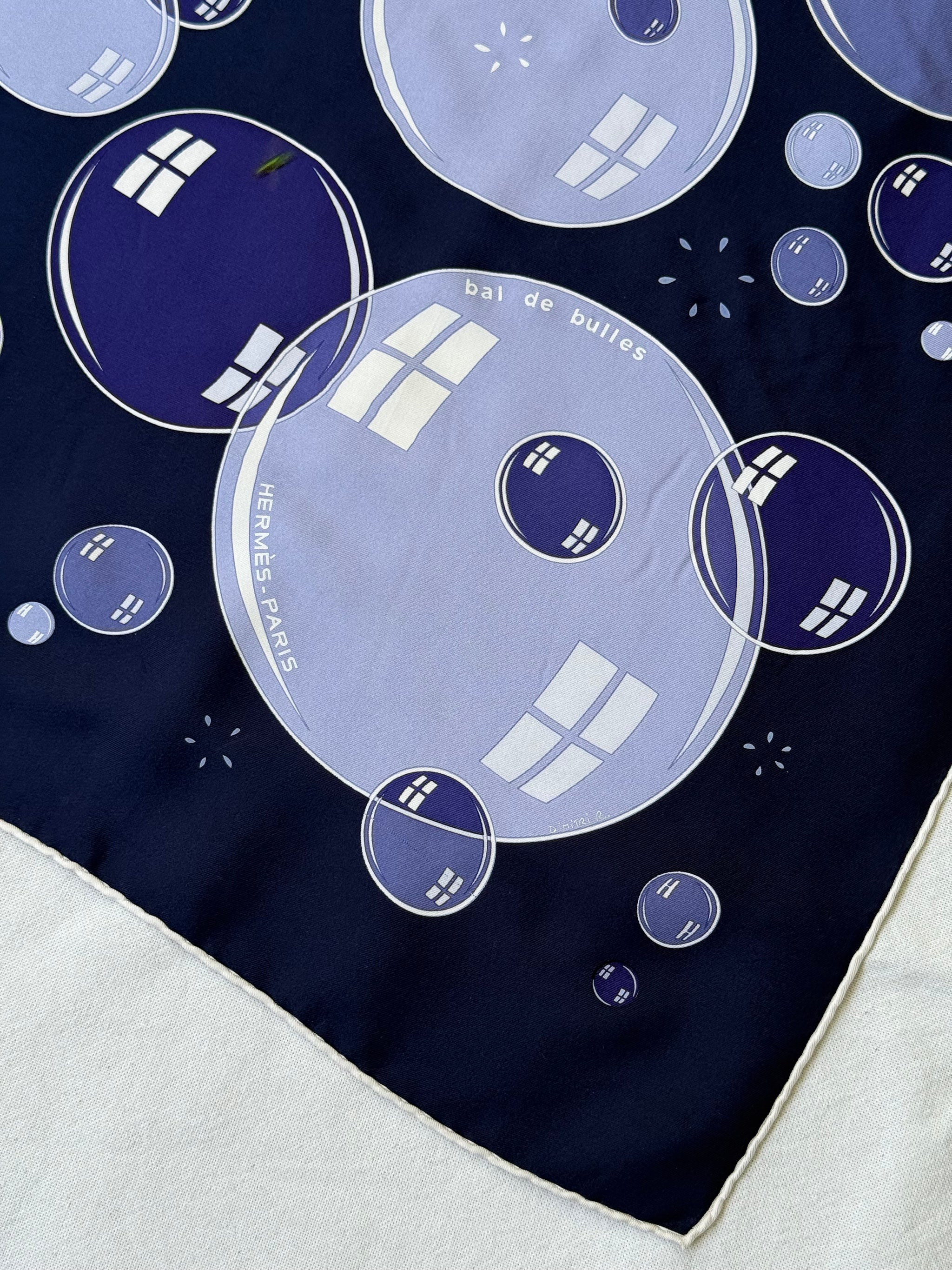 Foulard Hermès – Modèle Bal de Bulles