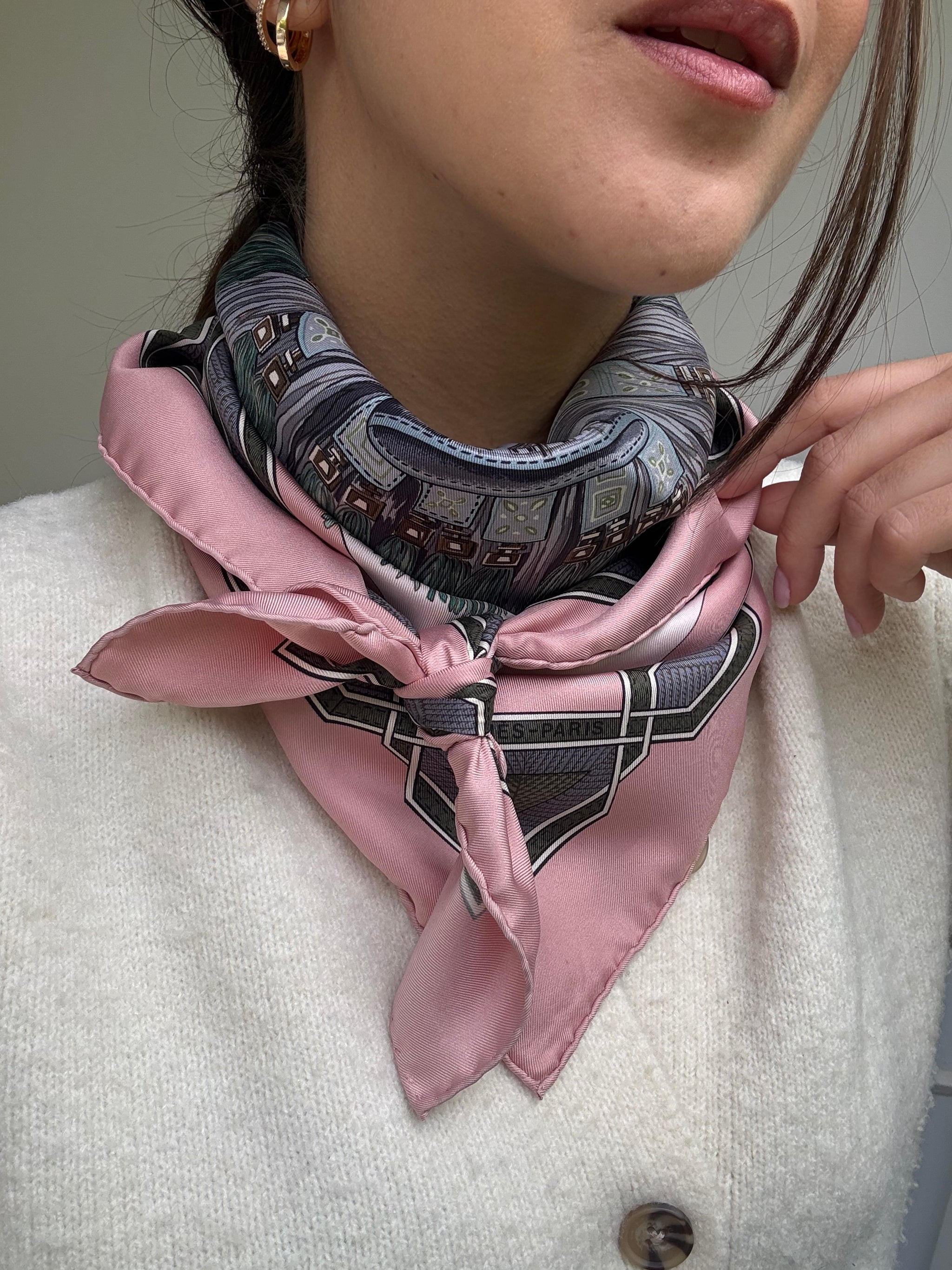Foulard Hermès – Modèle Cuirs du Désert