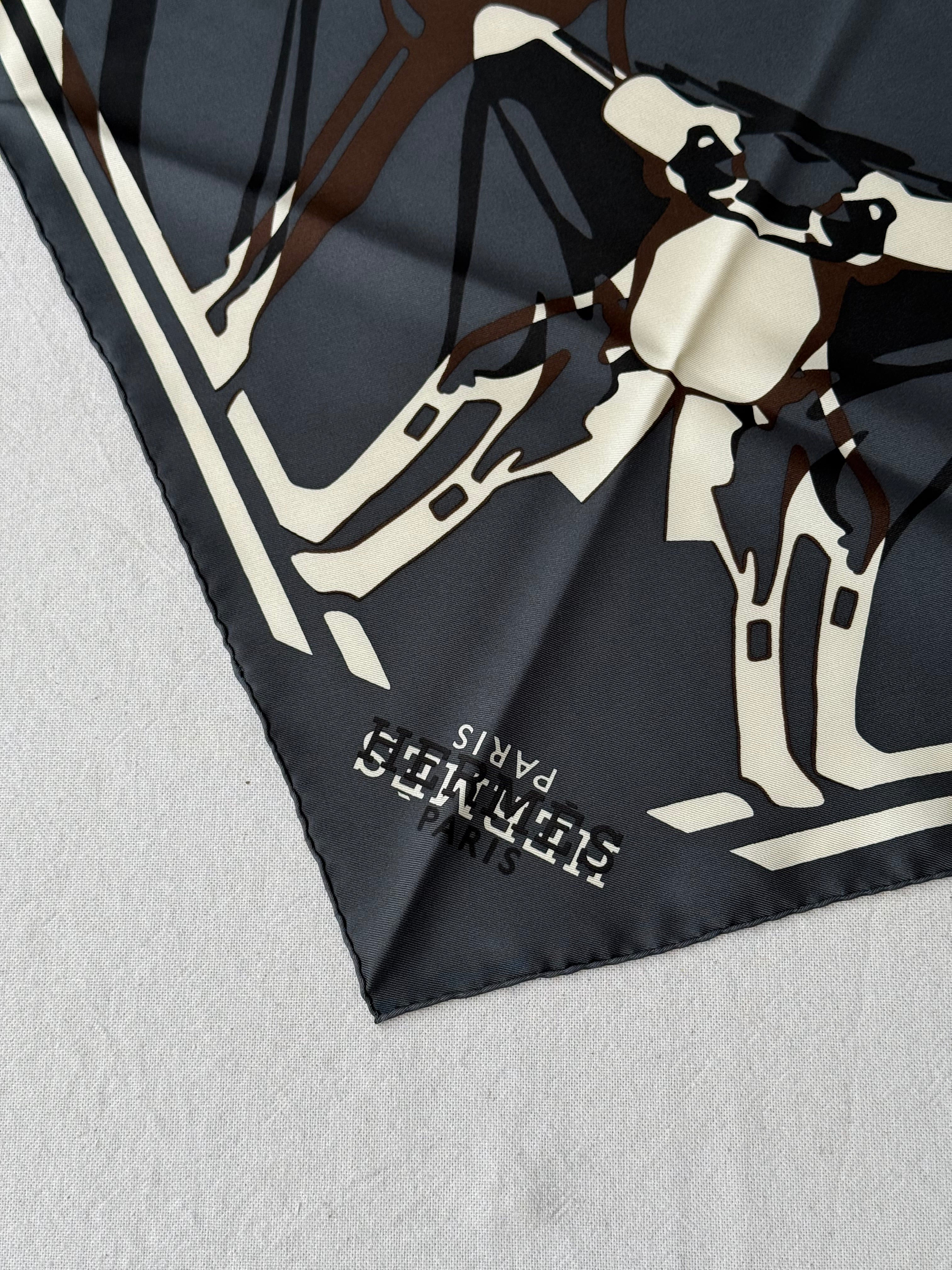 Triangle Hermès – Modèle Calèche Élastique