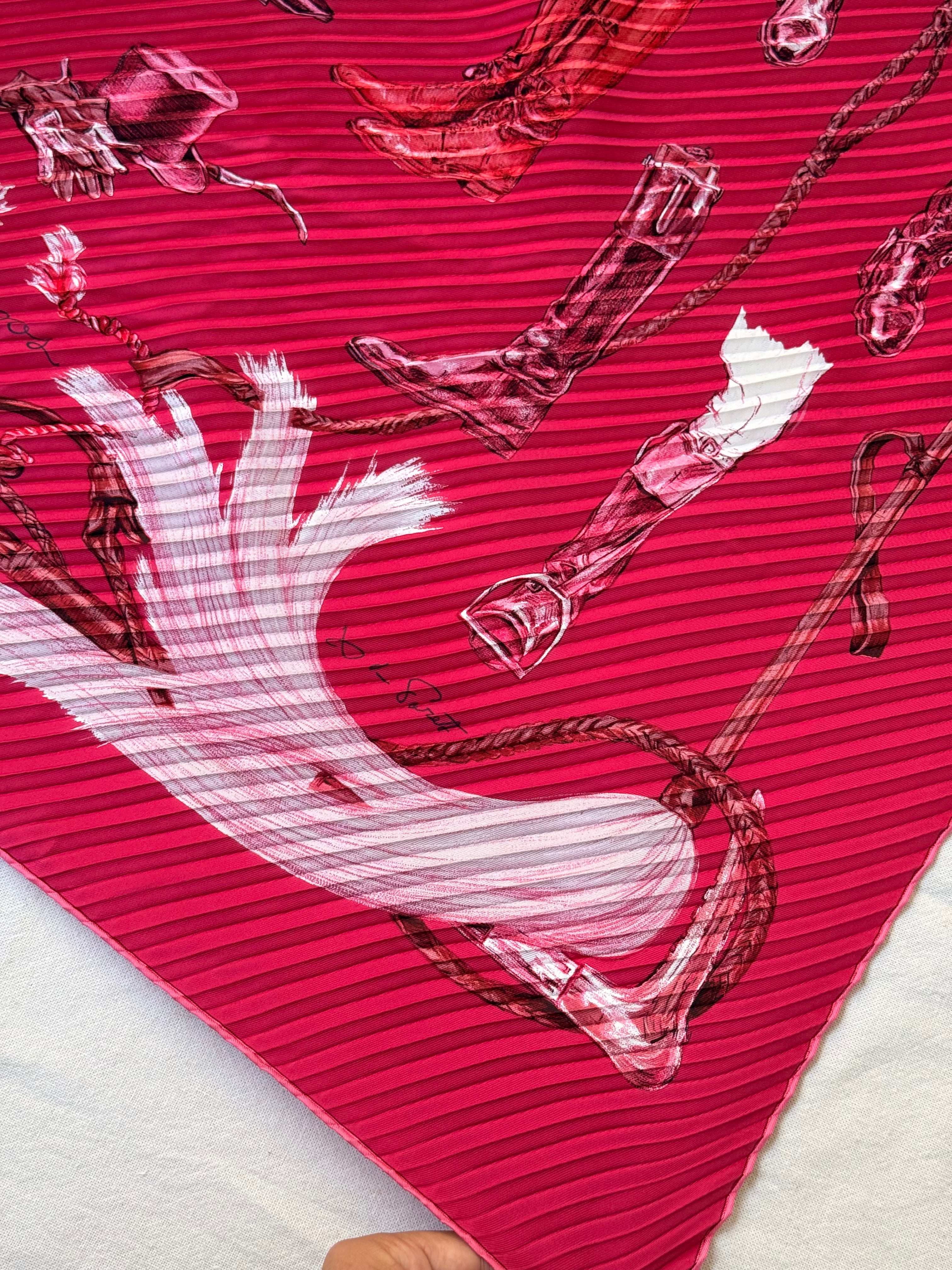 Foulard Hermès plissé – Modèle À Propos de Bottes