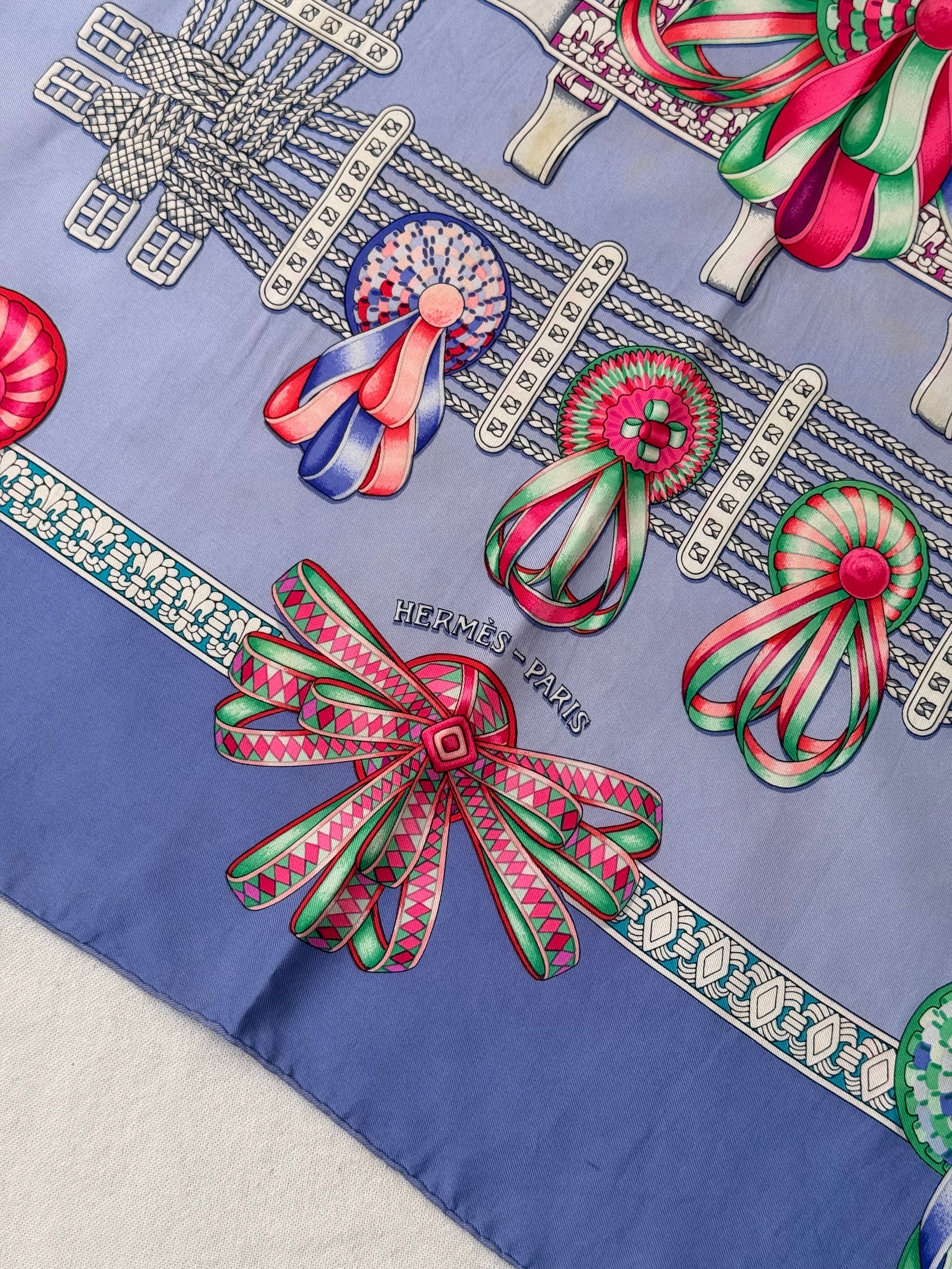 Foulard Hermès – Modèle Les Rubans Du Cheval