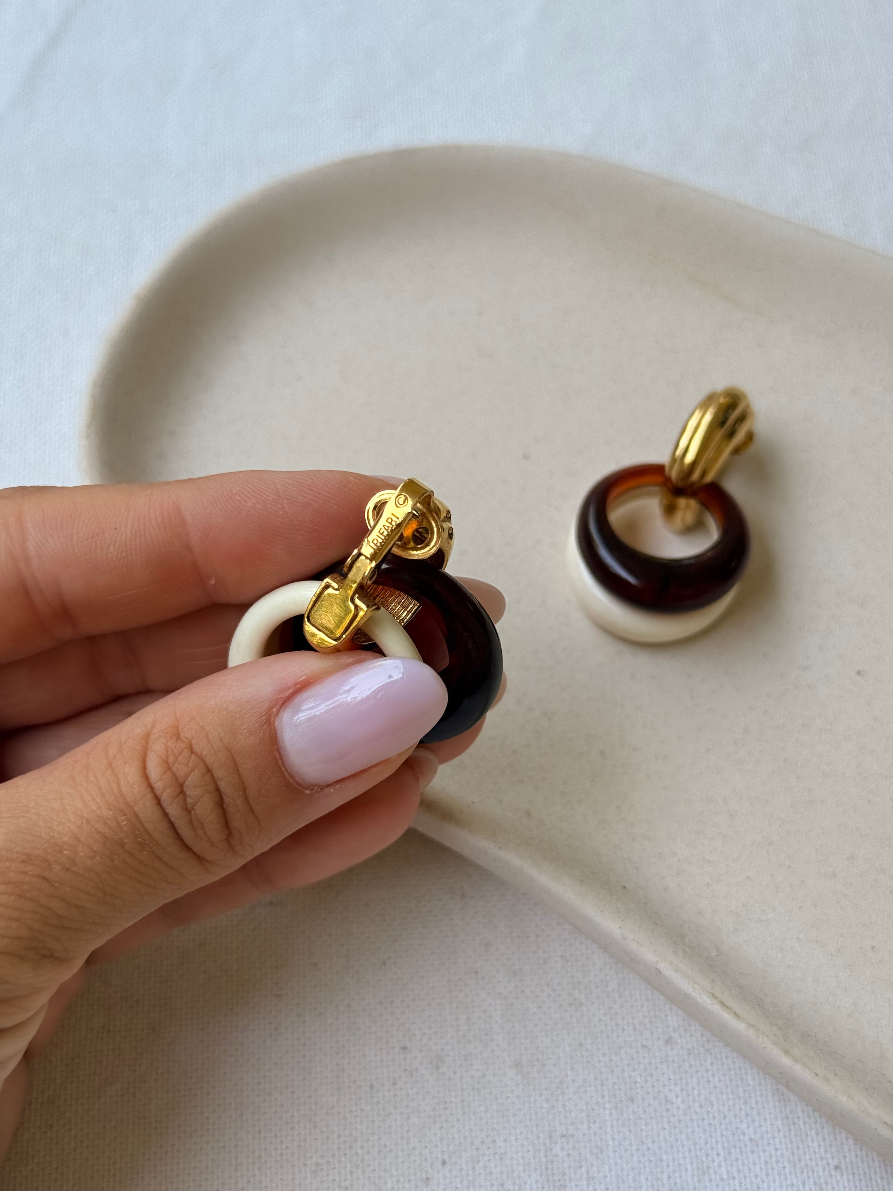 Boucles d'oreilles Trifari vintage - Pendantes ambré et ivoire