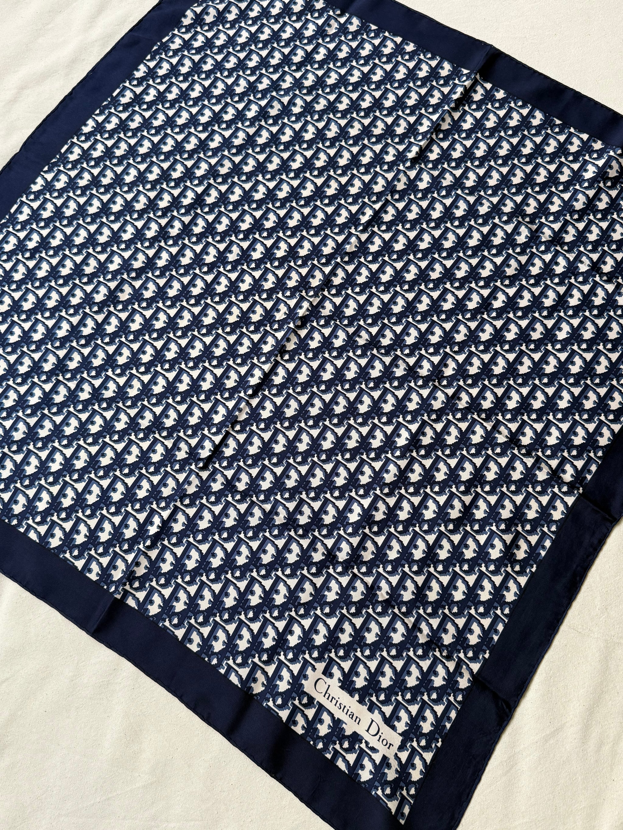 Foulard Christian Dior – Modèle monogramme bleu