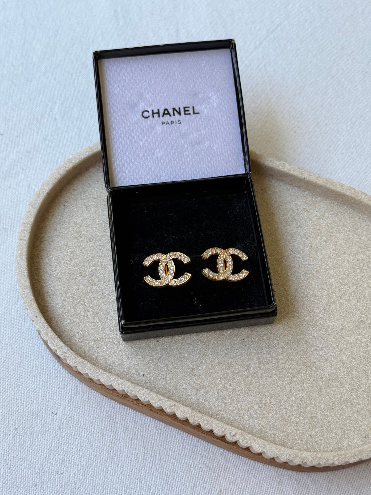 Boucles d’oreilles vintage Chanel - Logo CC orné de strass