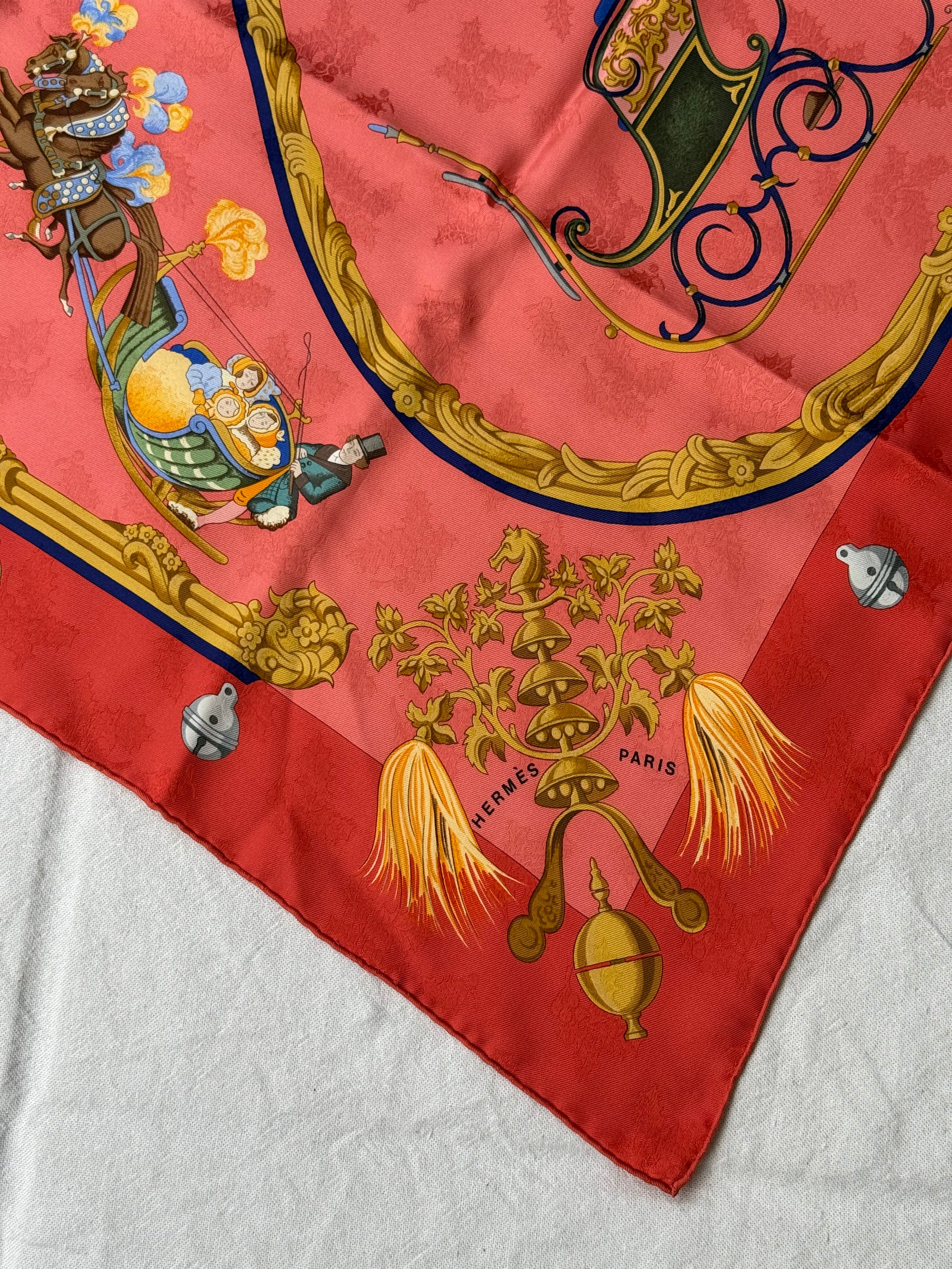 Foulard Hermès – Modèle Plumes et Grelots
