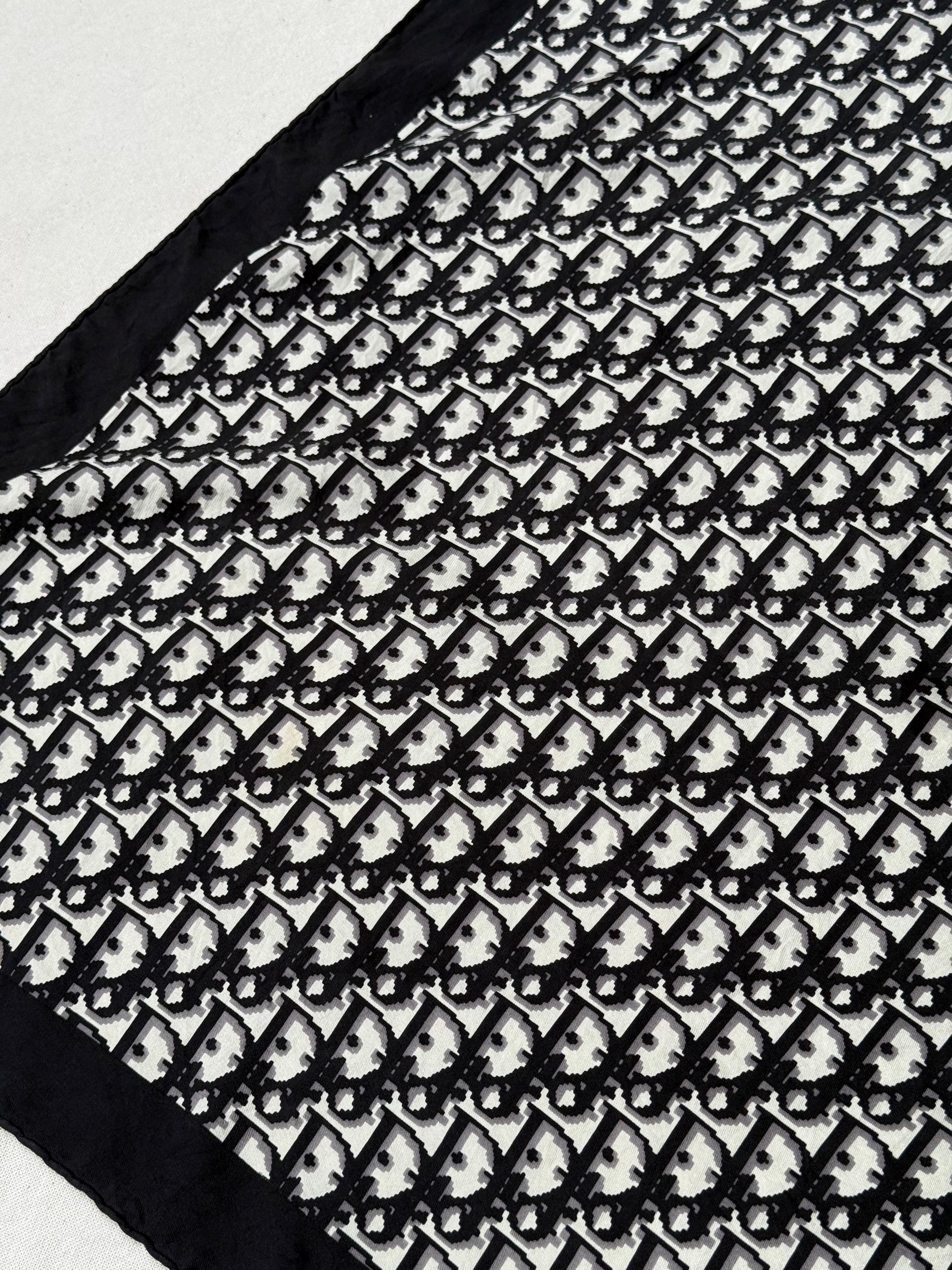 Foulard Christian Dior – Modèle monogramme noir