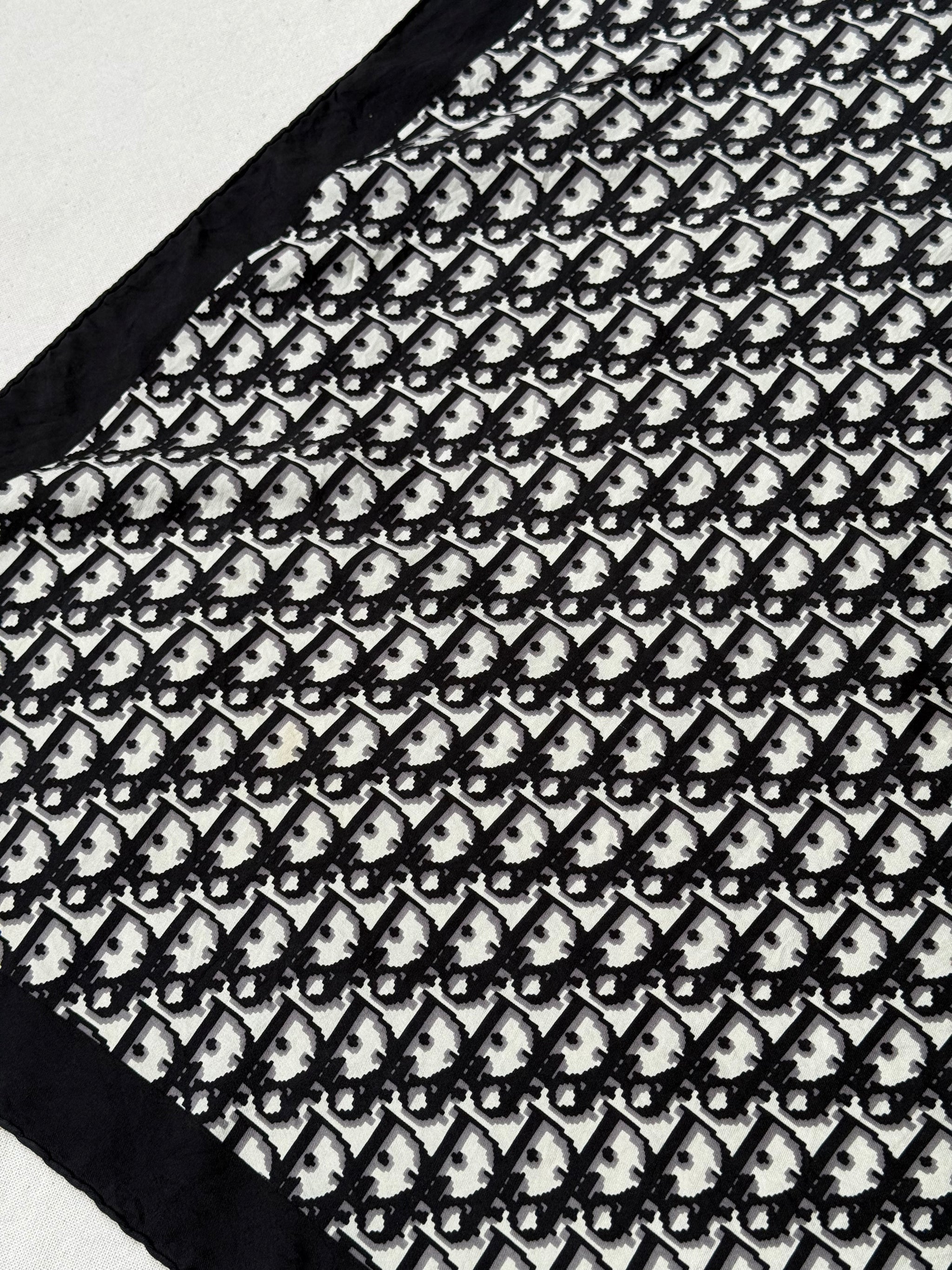 Foulard Christian Dior – Modèle monogramme noir