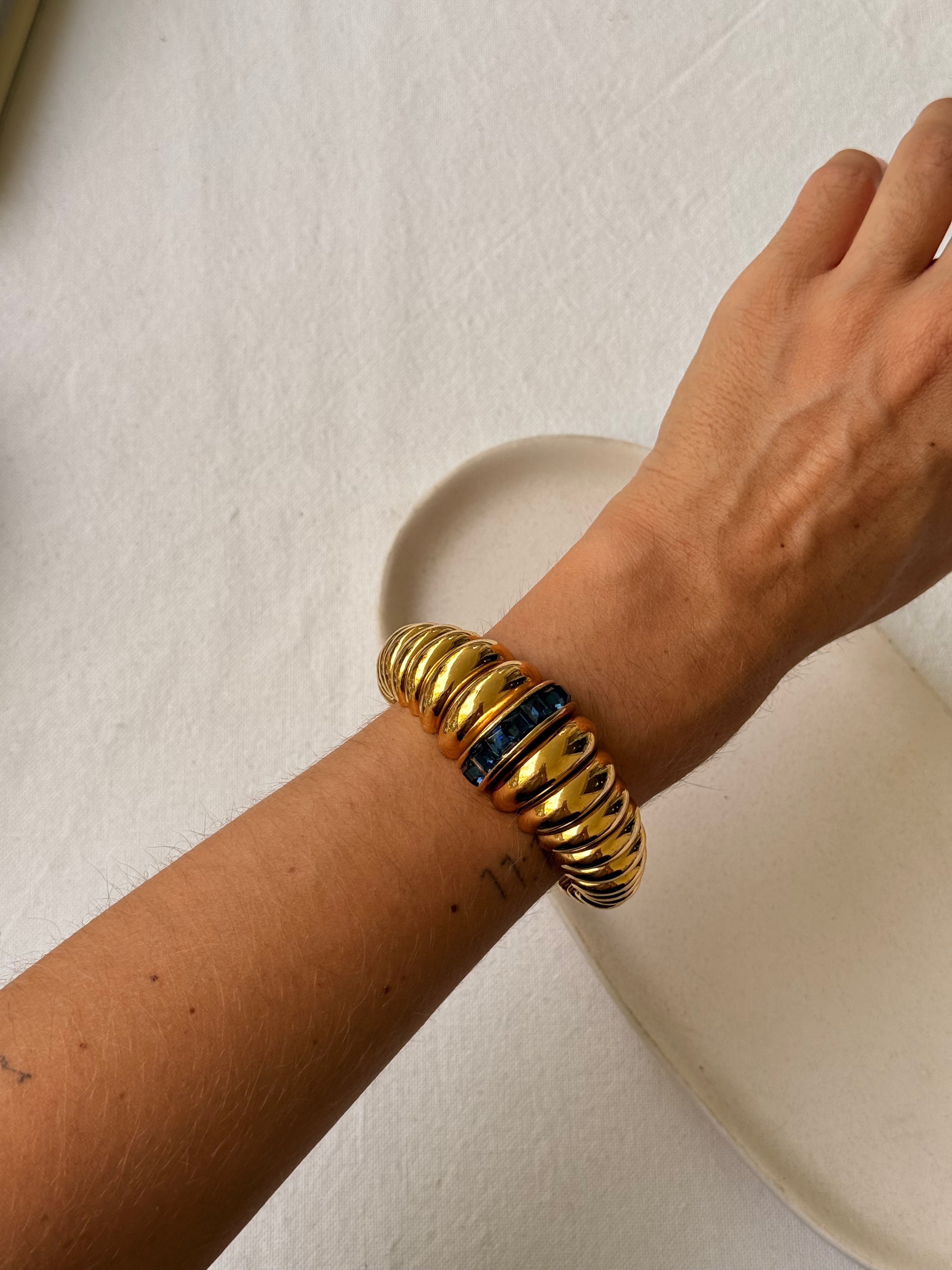 Bracelet YSL vintage - Manchette dorée et strass bleus