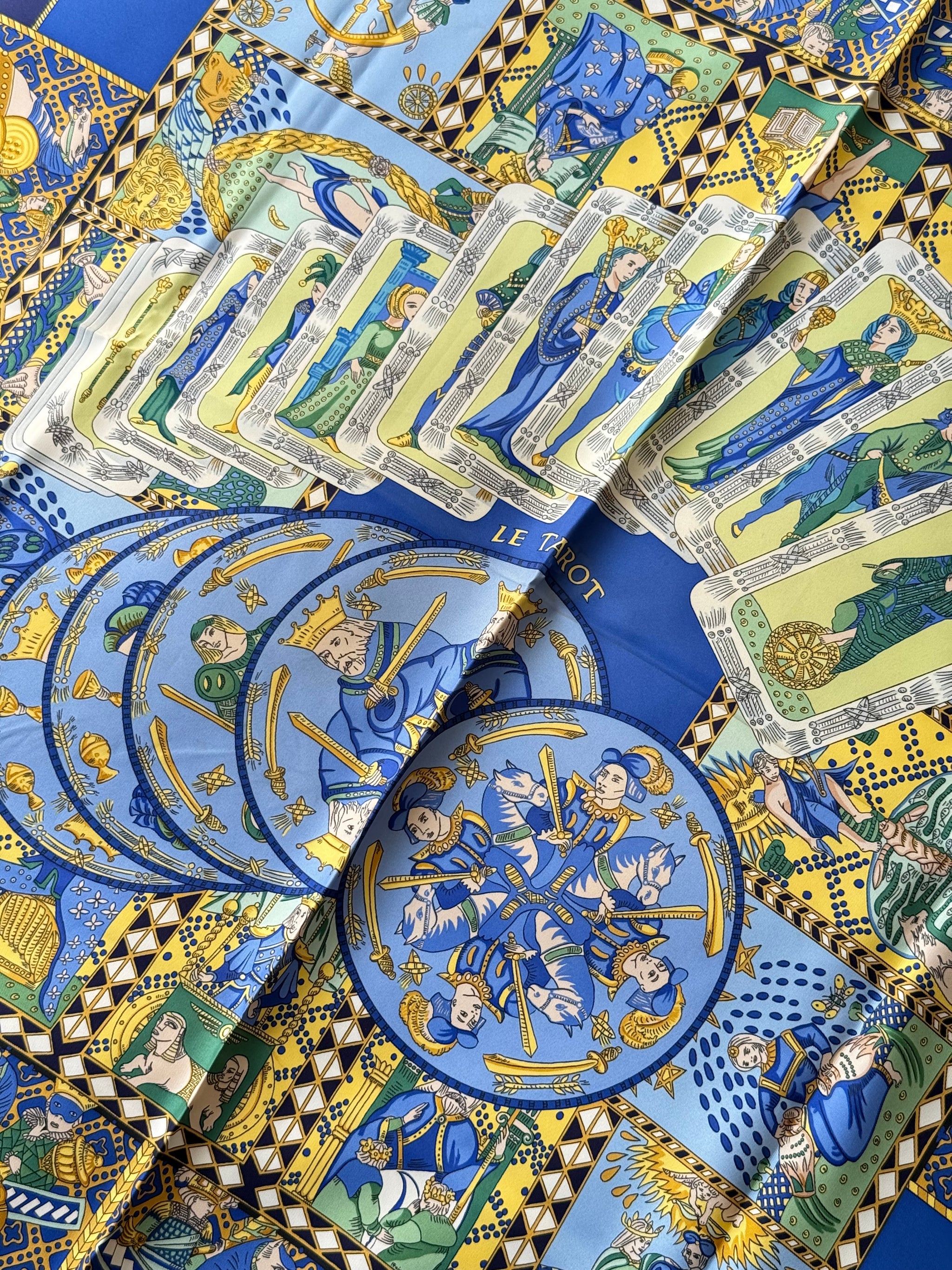 Foulard Hermès – Modèle Le Tarot