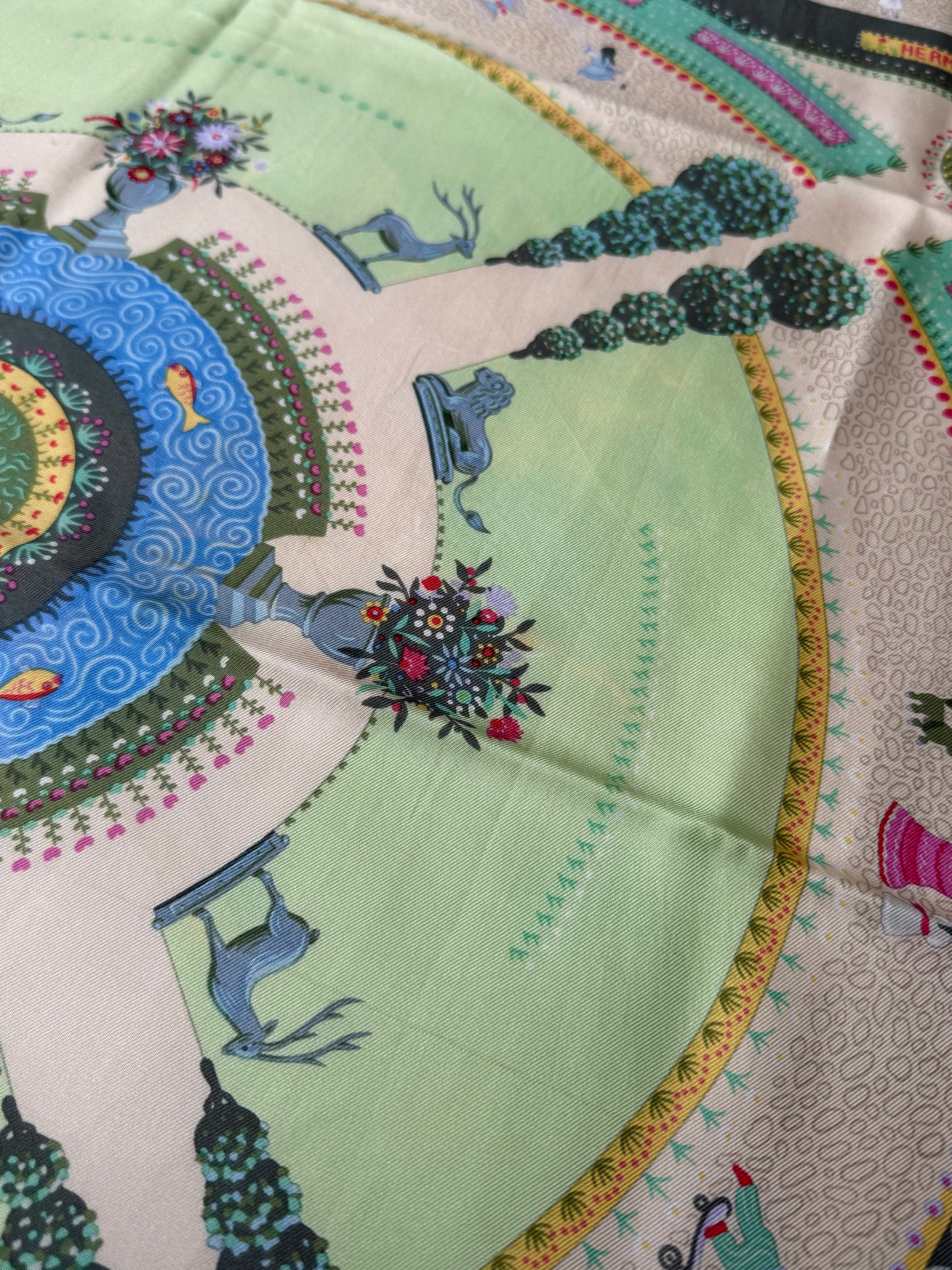 Foulard Hermès – Modèle Jardin Enchanté