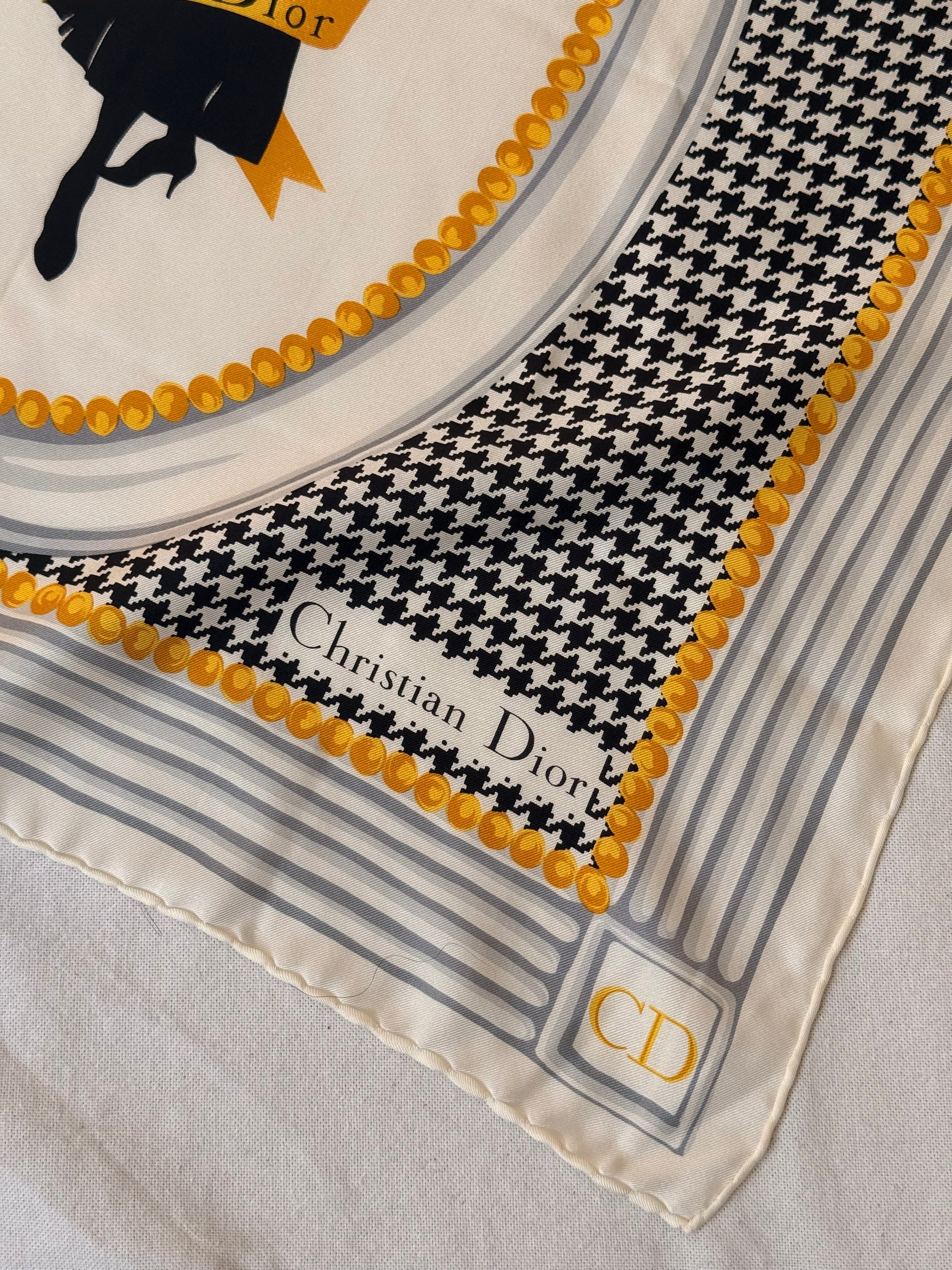 Foulard Christian Dior – Motifs pieds-de-poule