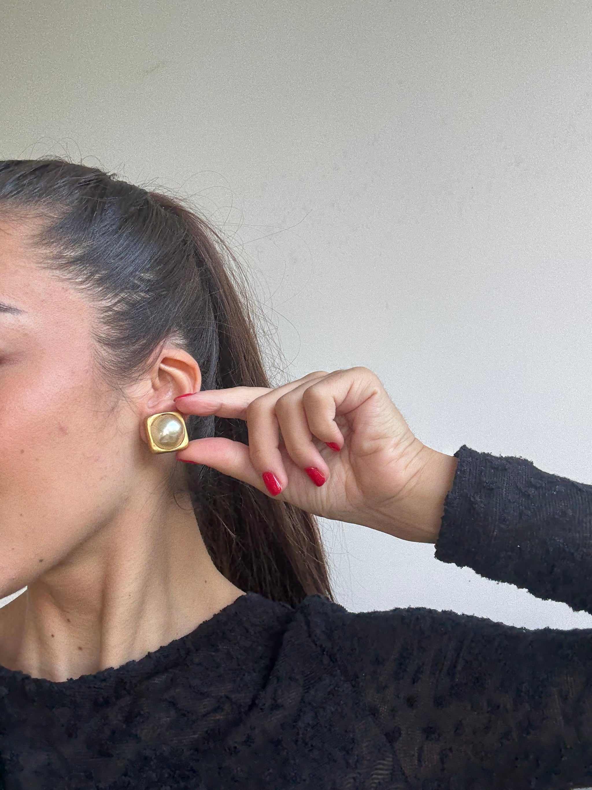 Boucles d’oreilles vintage - Monture carrée dorée et perle fantaisie