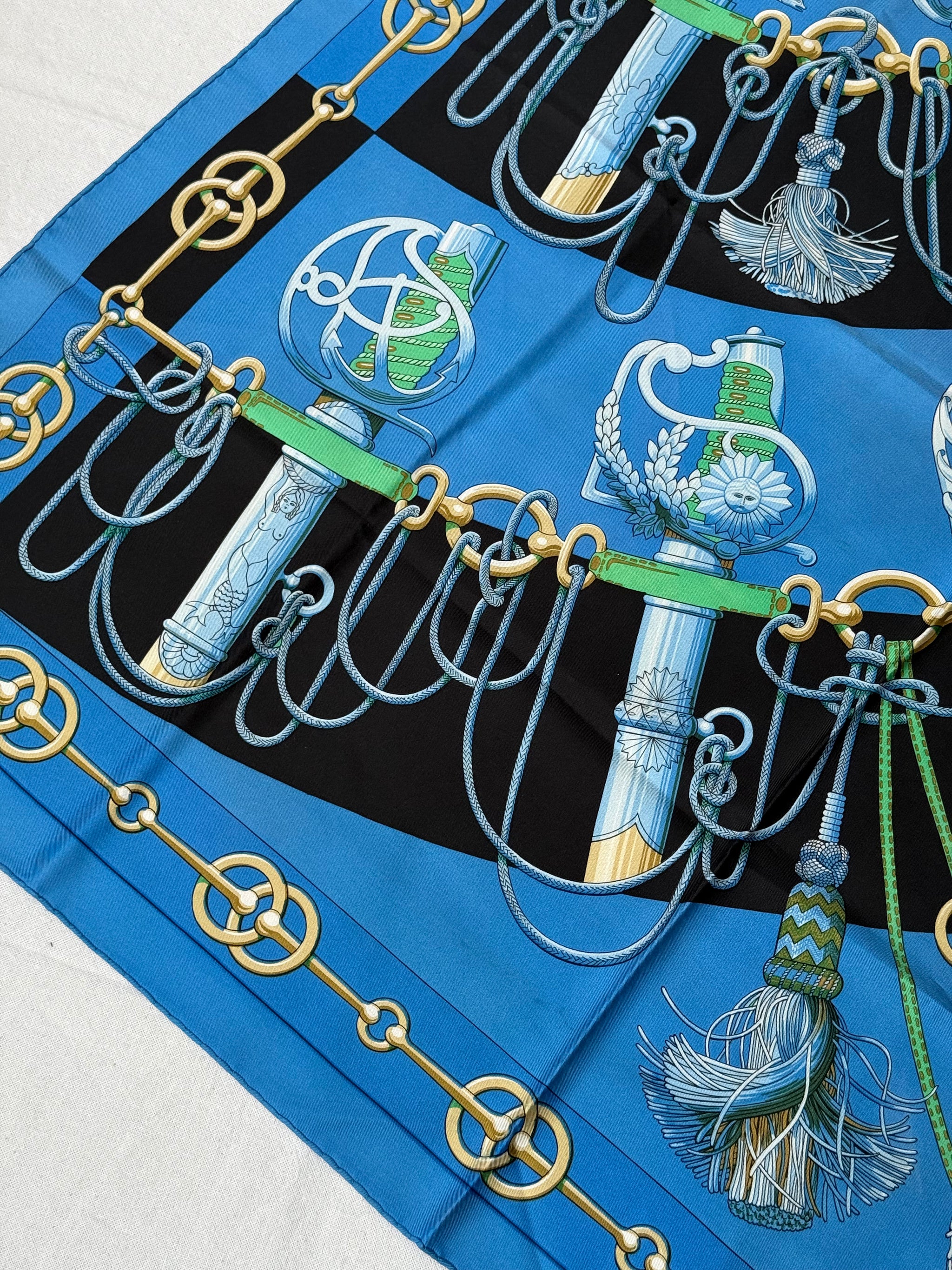 Foulard Hermès – Modèle Cliquetis