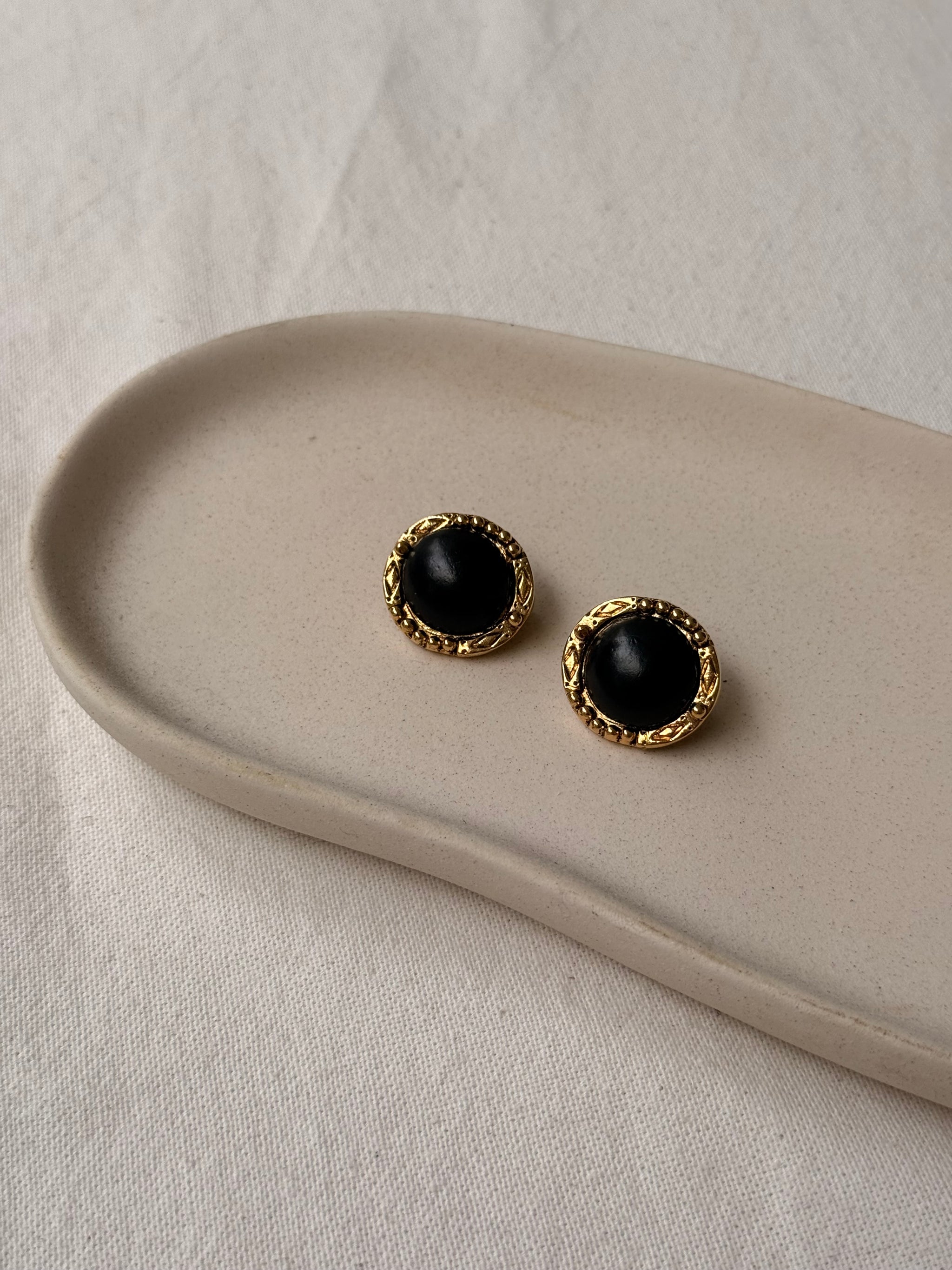 Boucles d’oreilles Anica vintage - Cabochons noirs