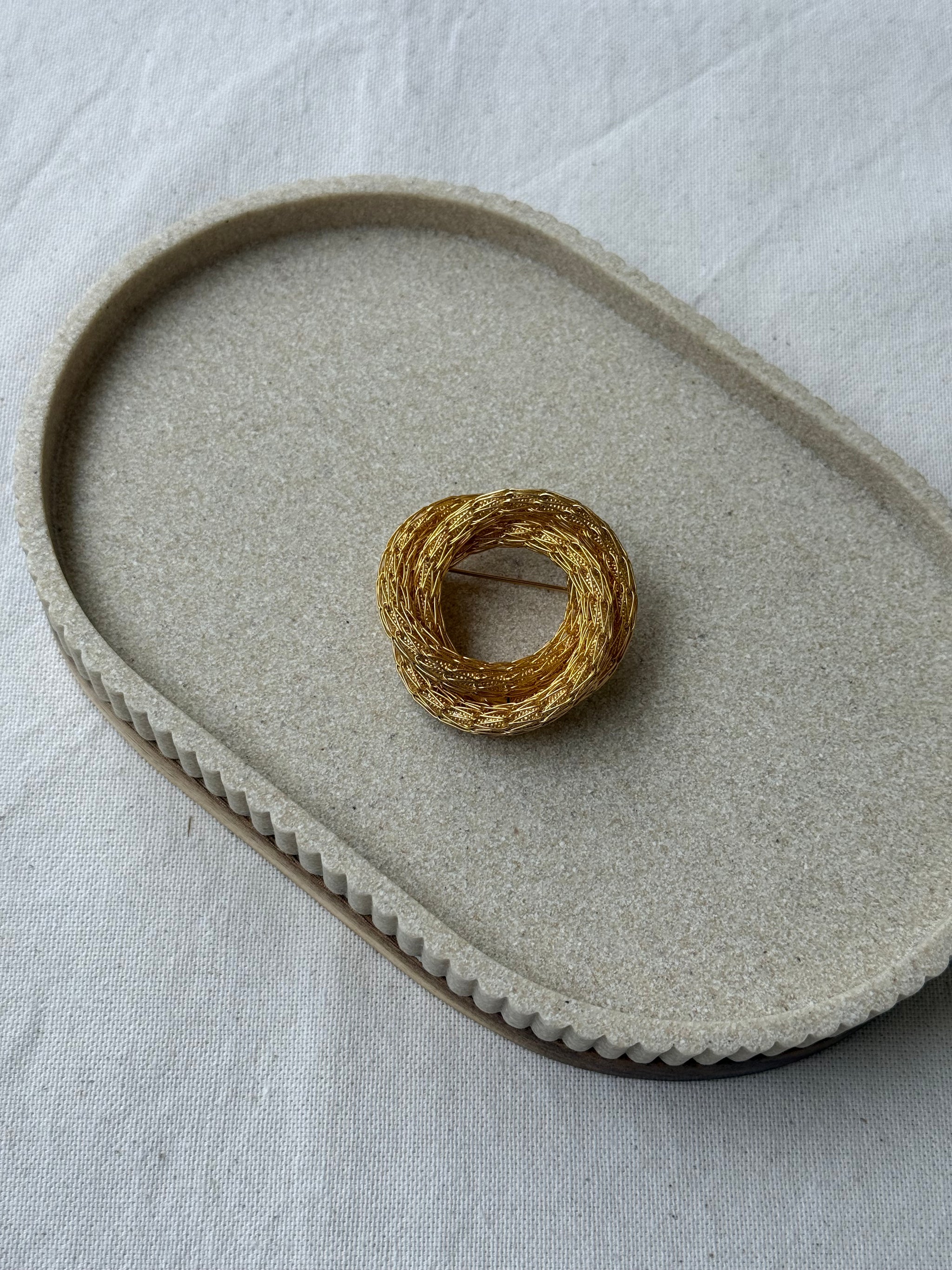 Broche vintage - Couronne texturée