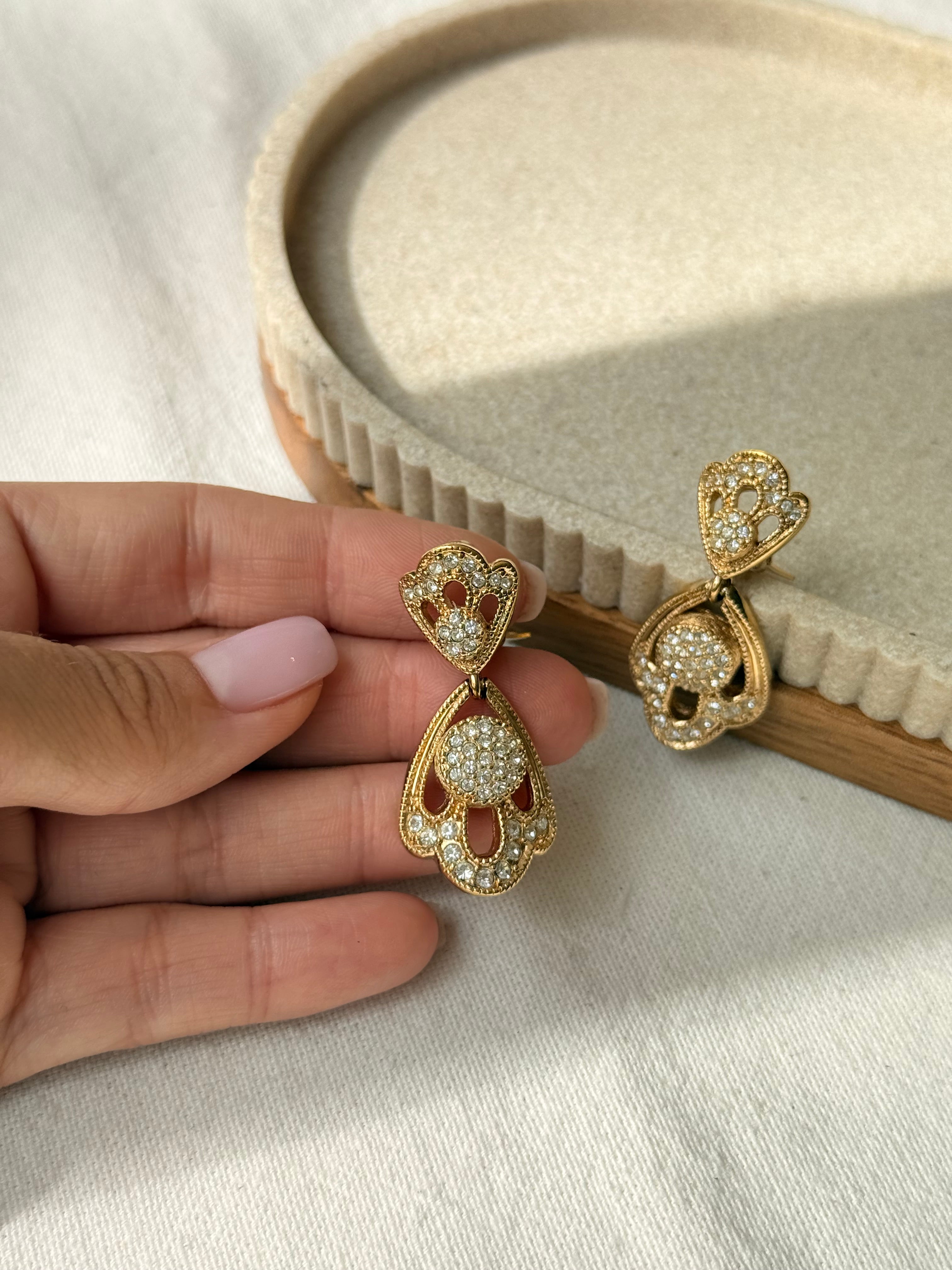 Boucles d’oreilles Christian Dior vintage - Dentelle dorée ornée de strass