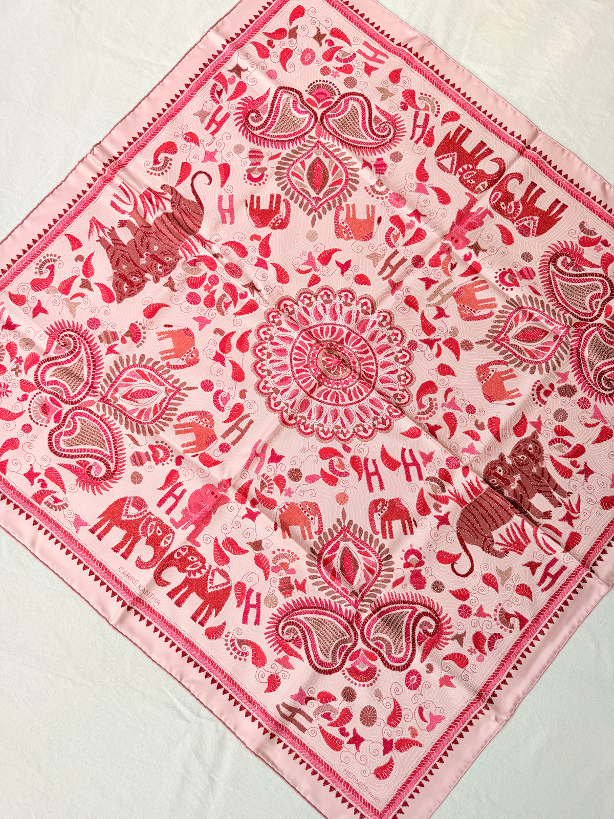 Foulard Hermès – Modèle Carré Kantha