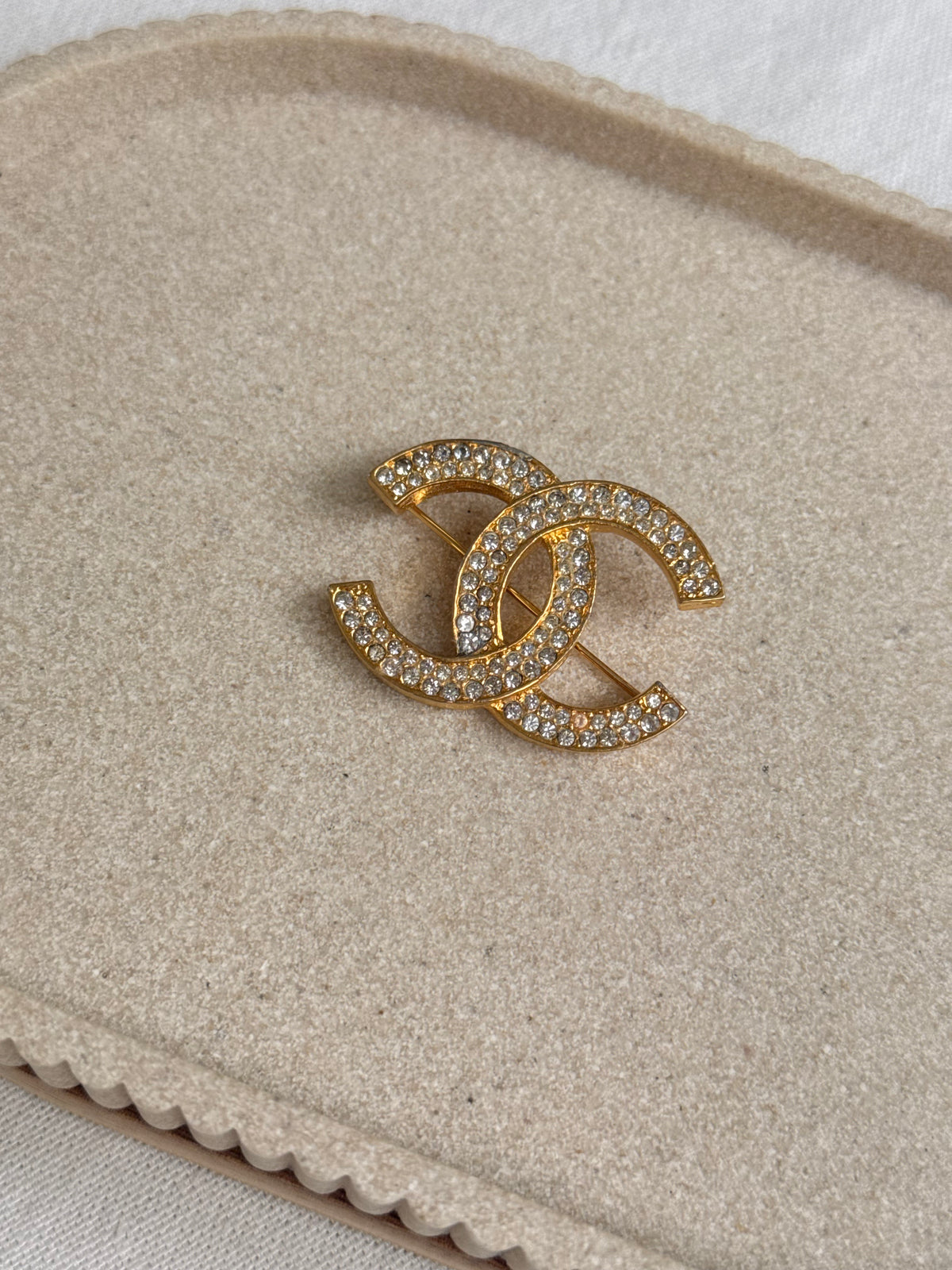 Broche Chanel vintage - CC ornée de strass