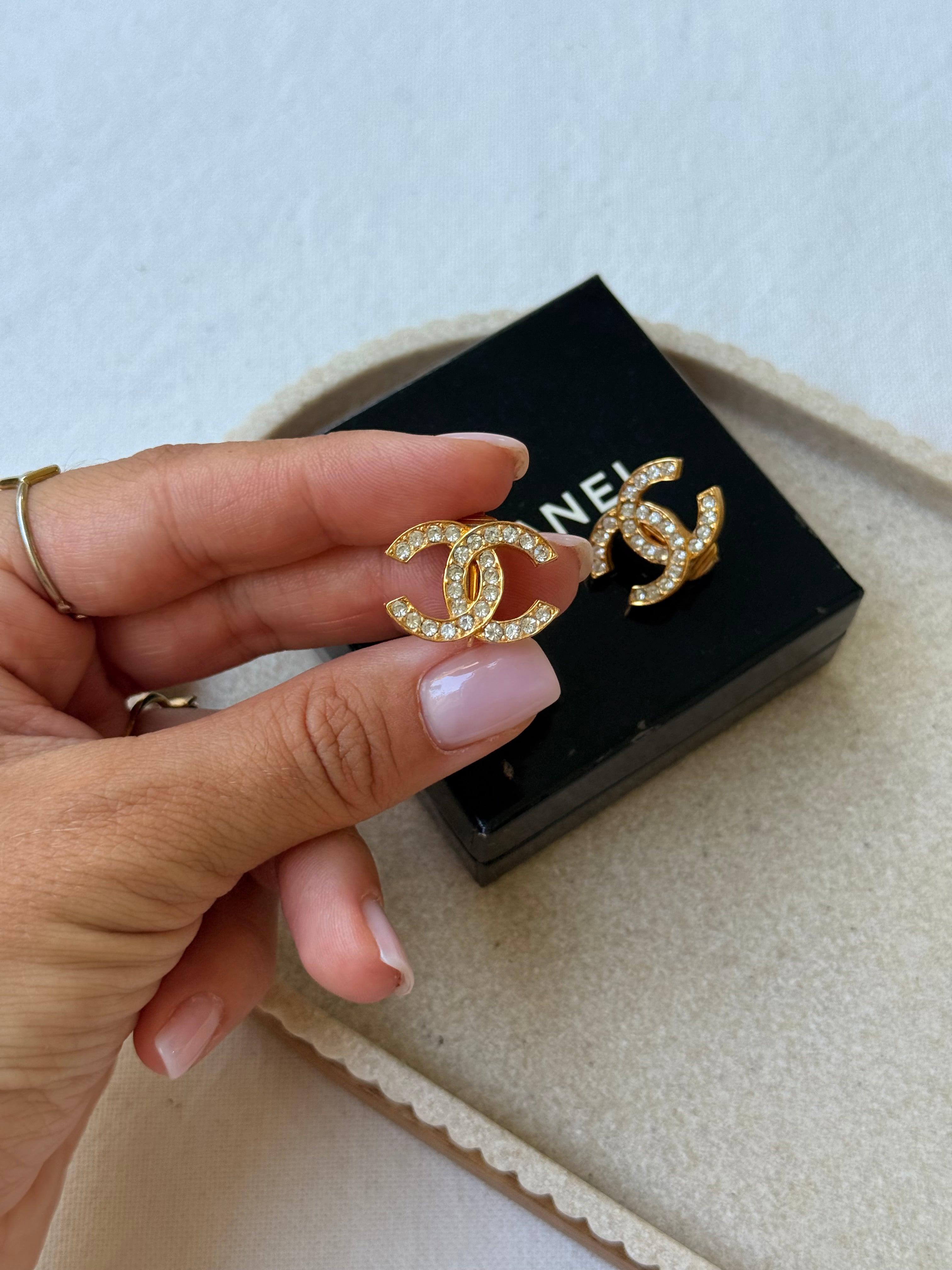 Boucles d’oreilles vintage Chanel - Logo CC orné de strass