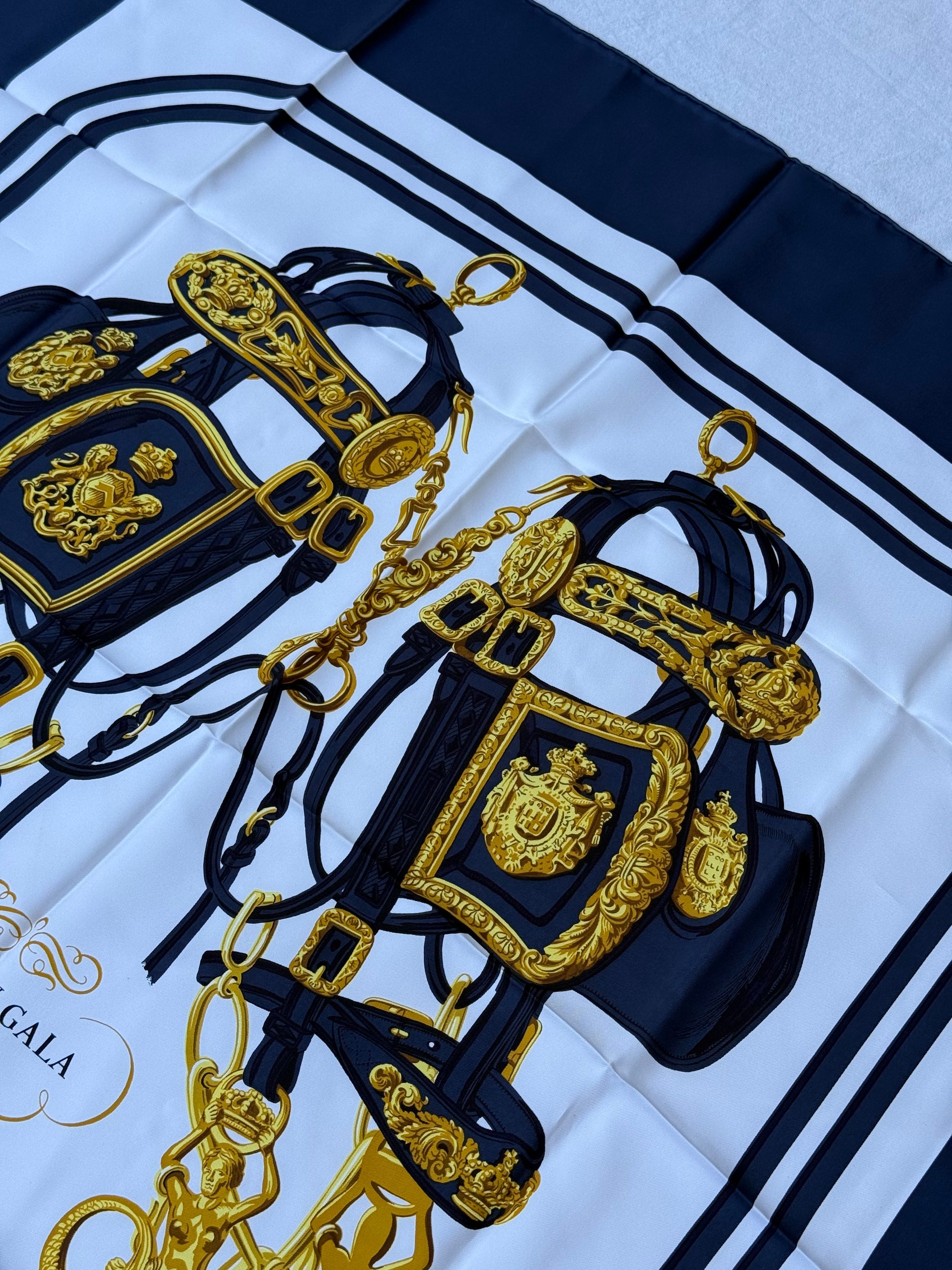 Foulard Hermès – Modèle Brides de Gala