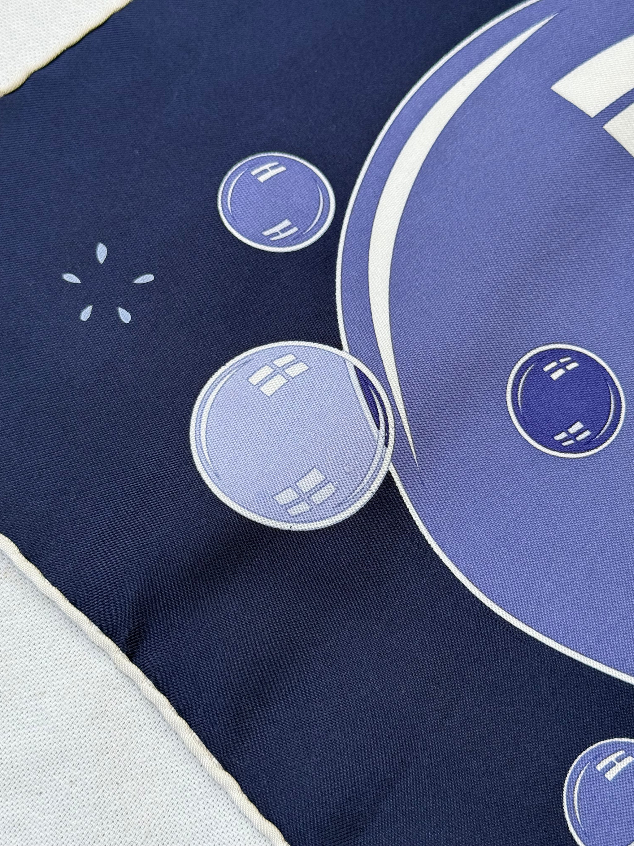 Foulard Hermès – Modèle Bal de Bulles