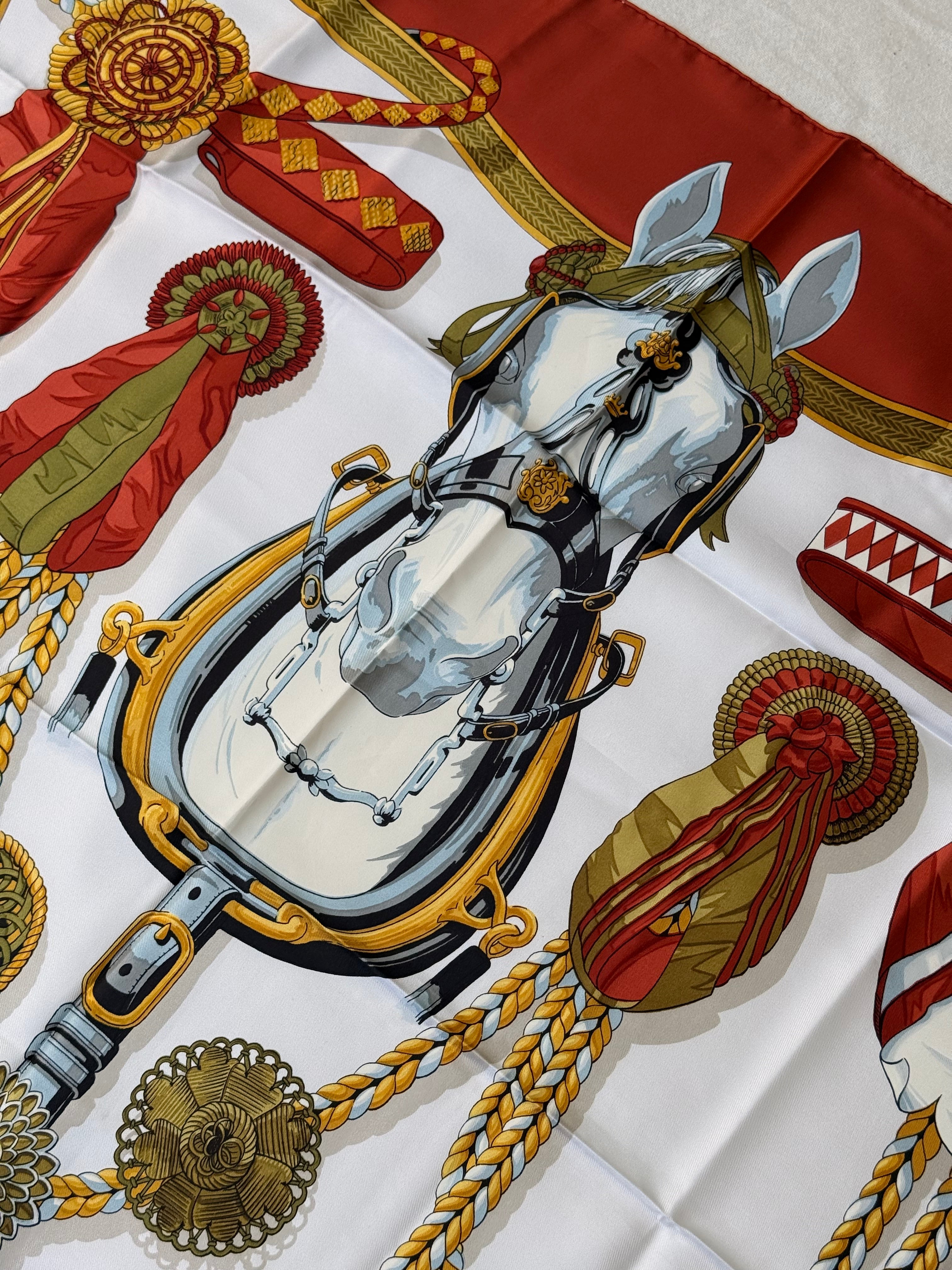 Foulard Hermès – Modèle Frontaux et Cocardes