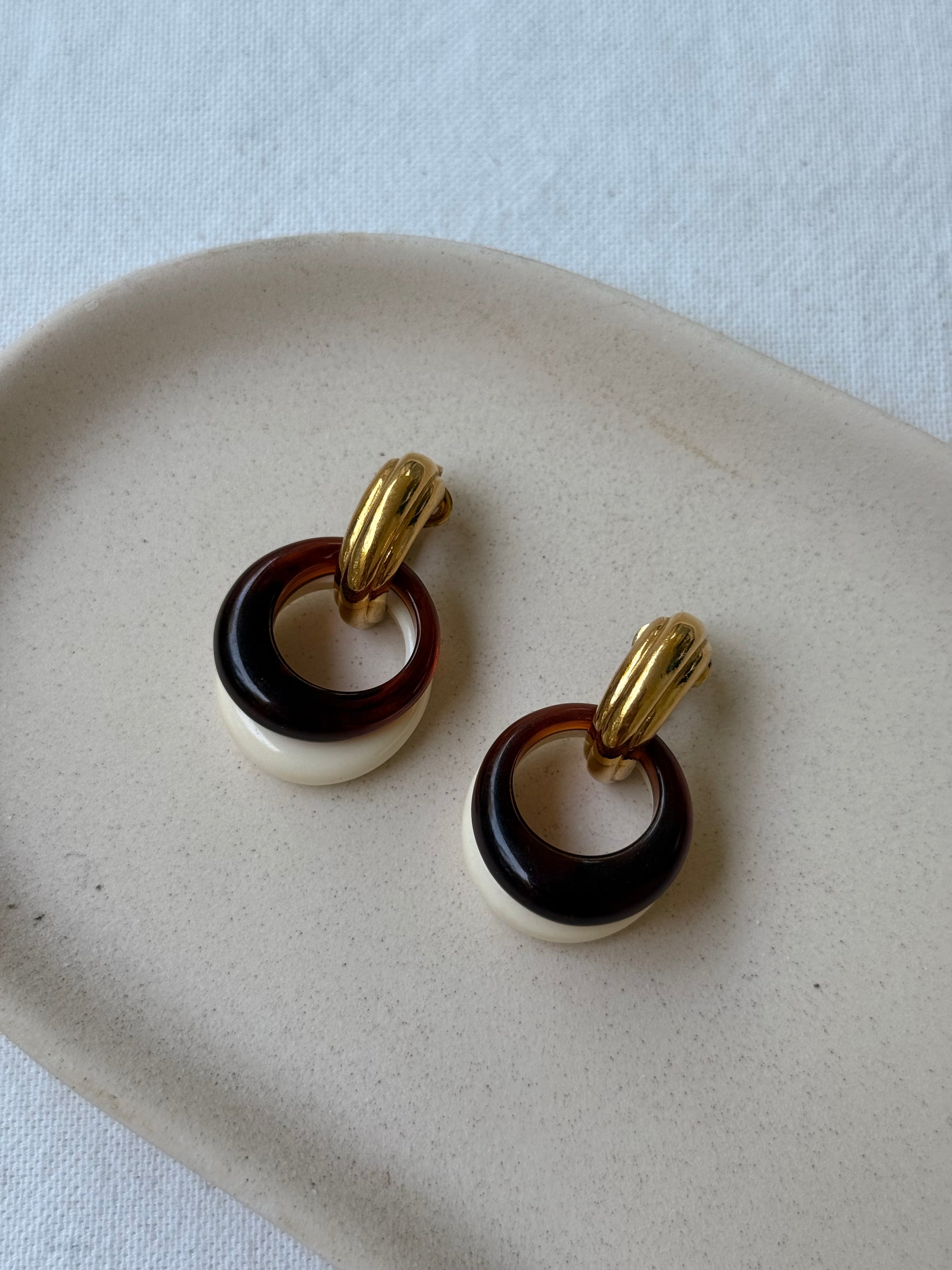 Boucles d'oreilles Trifari vintage - Pendantes ambré et ivoire