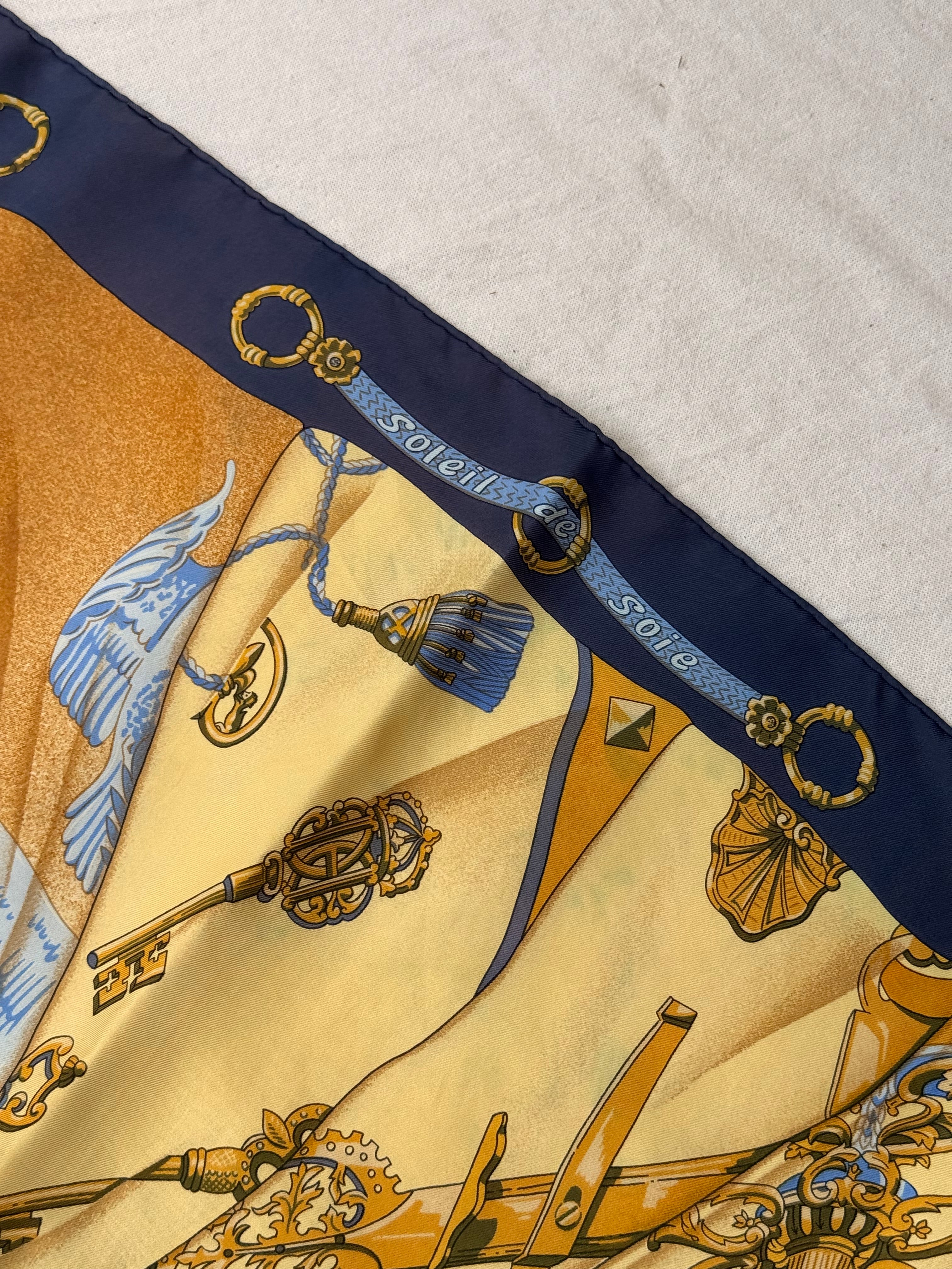 Foulard Hermès – Modèle Soleil de Soie