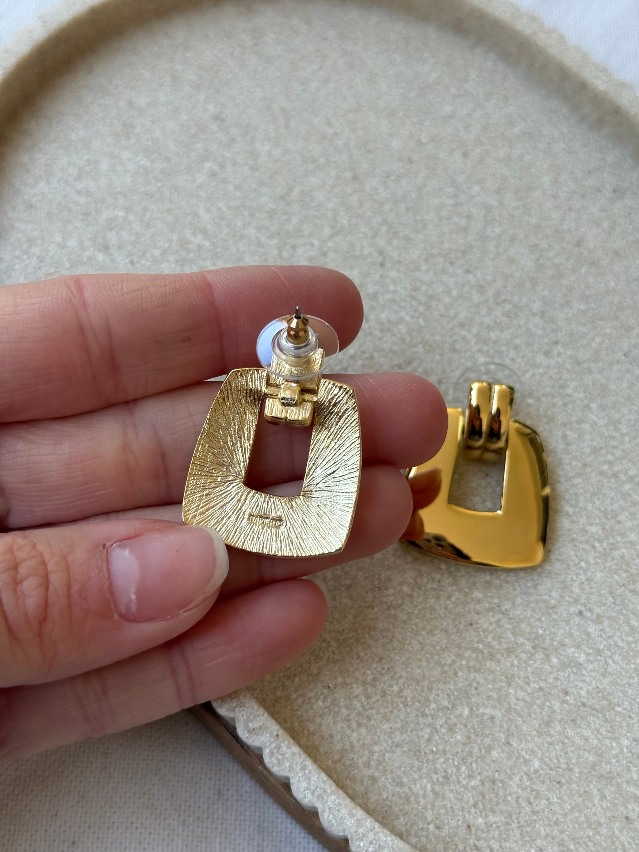 Boucles d'oreilles Napier vintage - Pendantes dorées (oreilles percées)