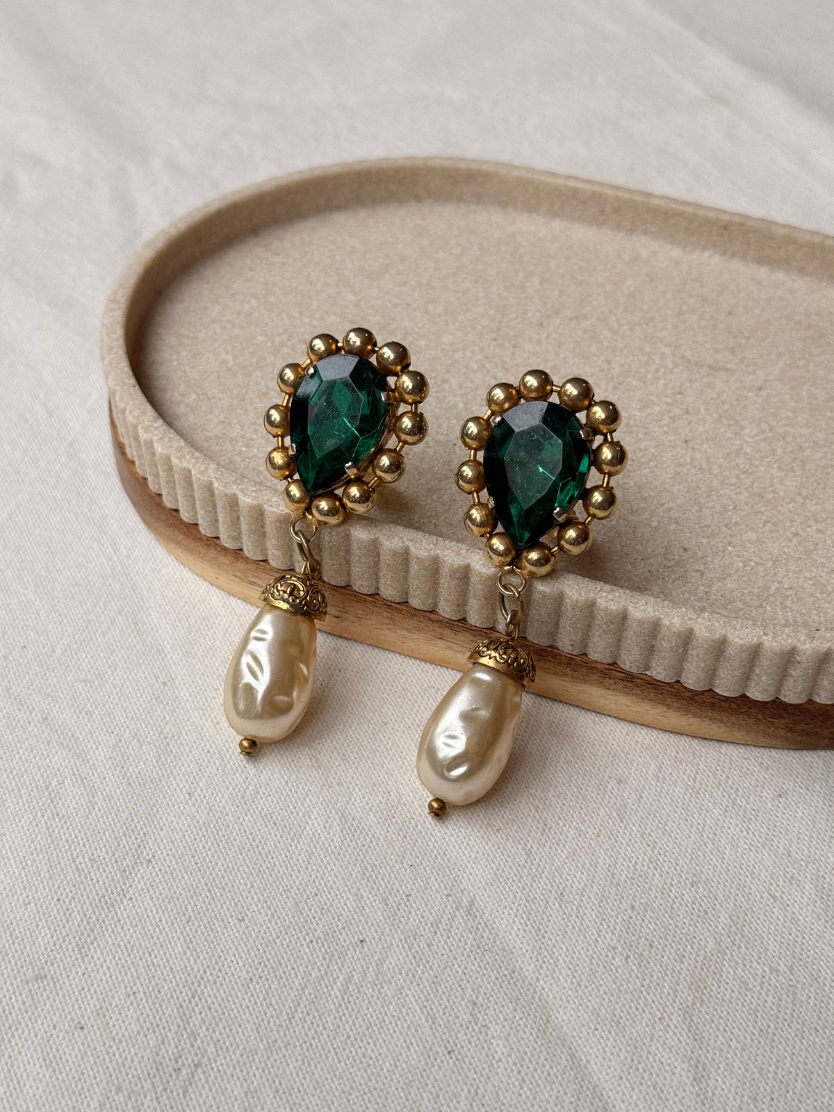 Boucles d’oreilles vintage - Pierres vert émeraude et perles nacrées