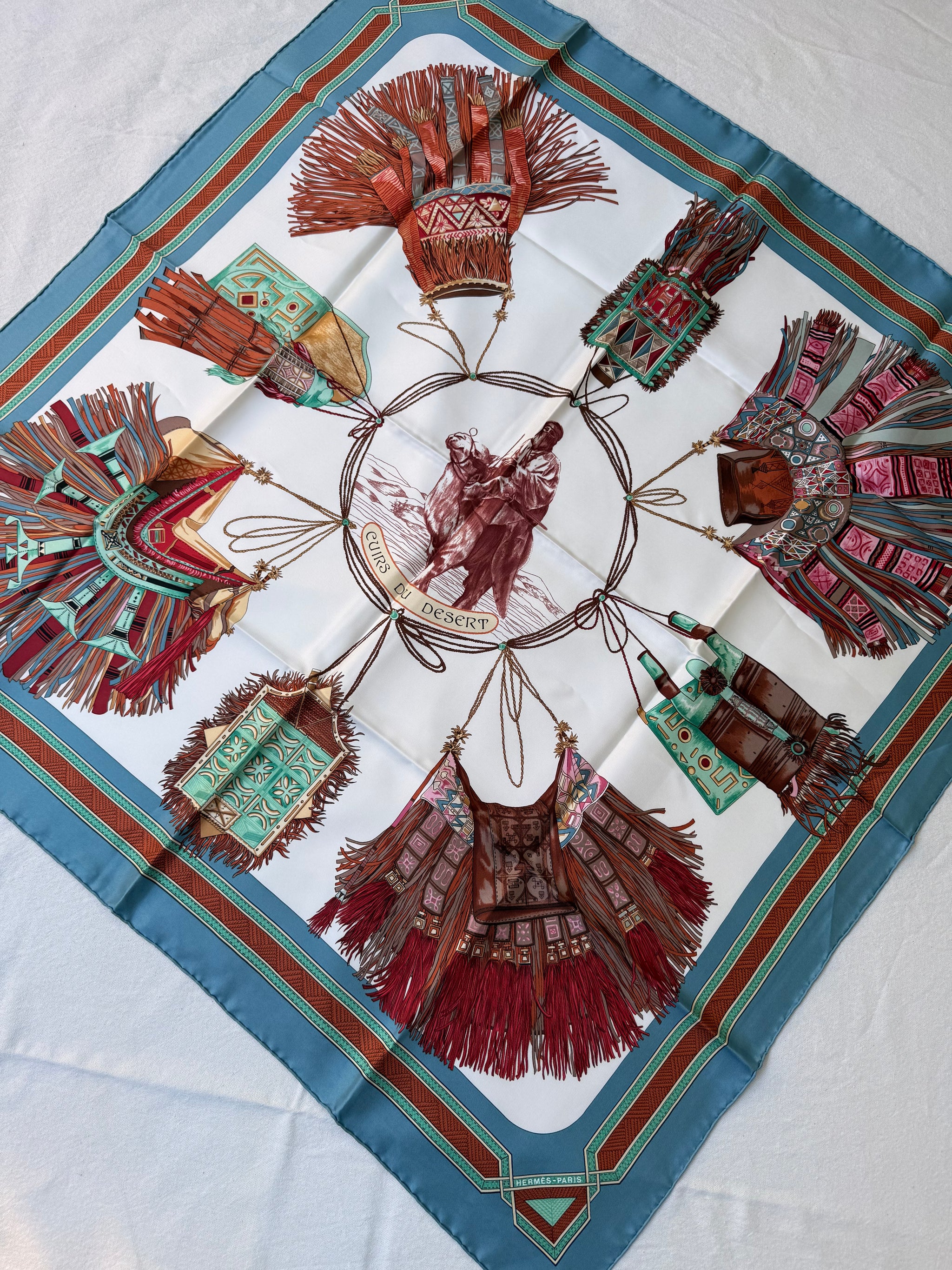 Foulard Hermès – Modèle Cuirs du Désert