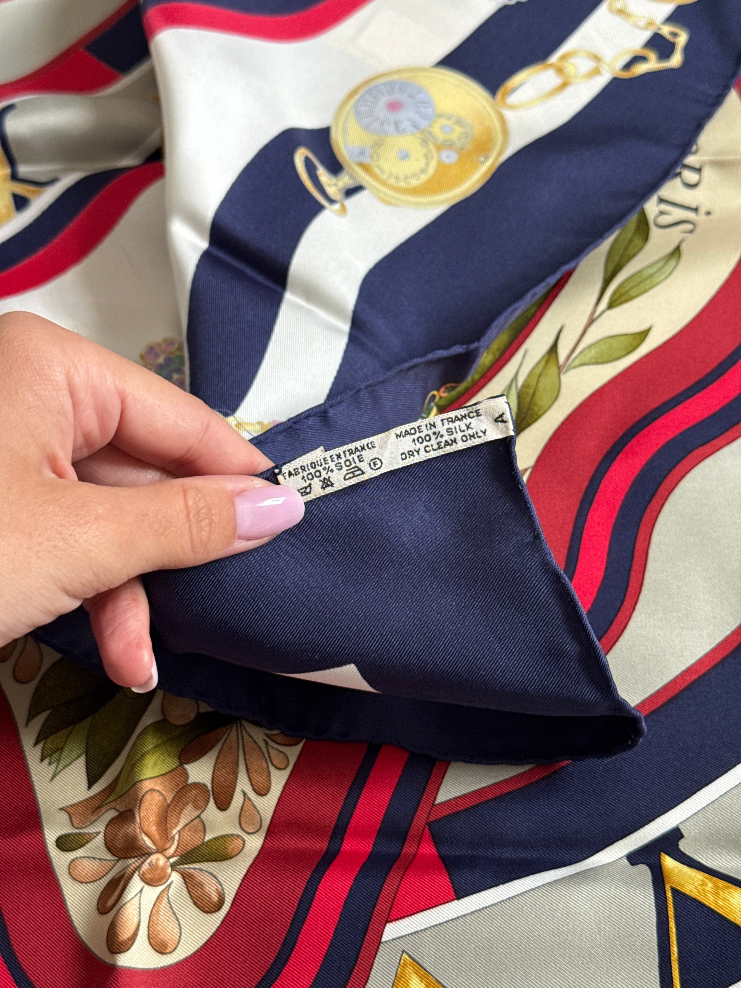Foulard Hermès – Modèle La Ronde des Heures