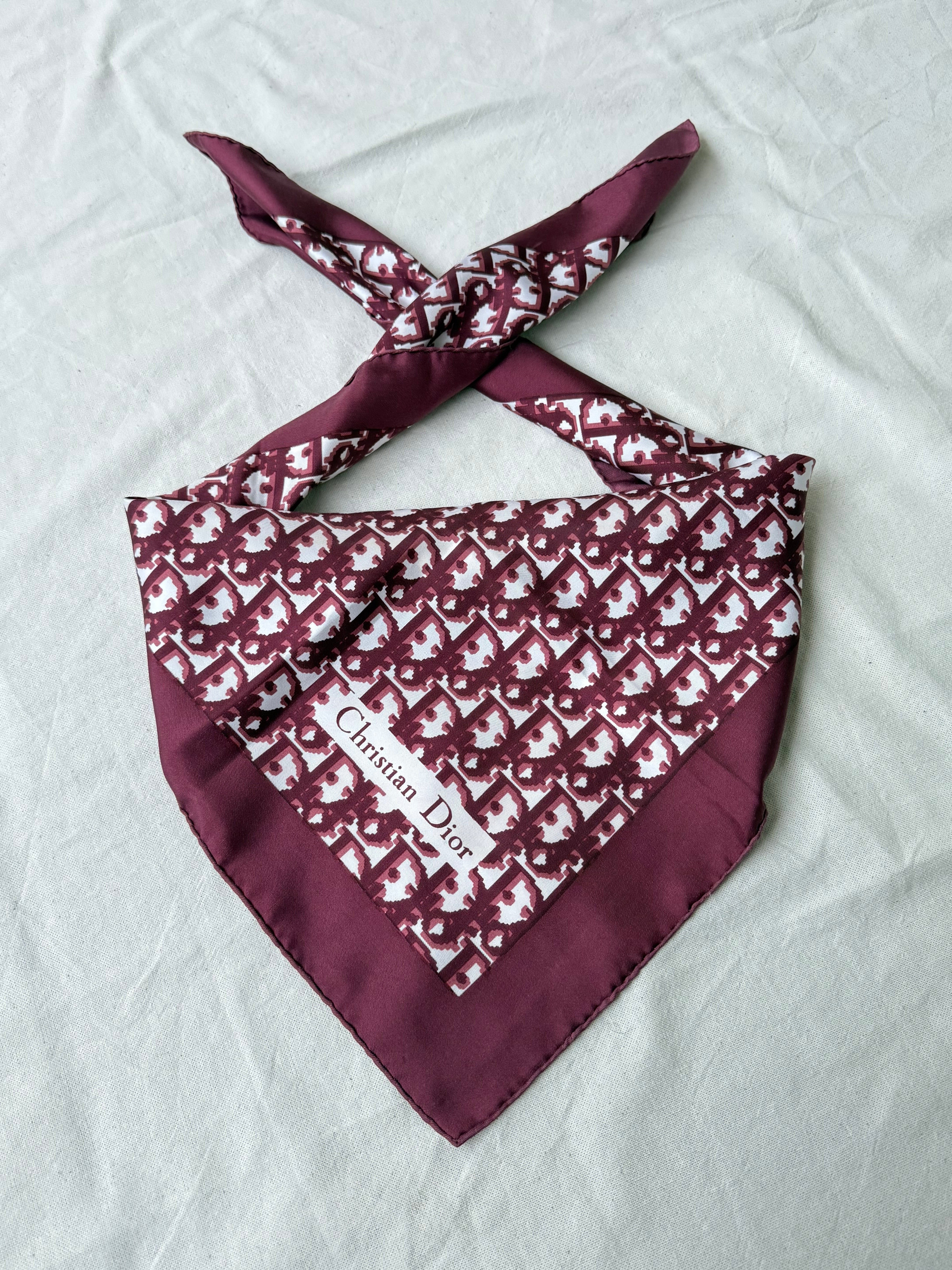 Foulard Christian Dior – Modèle monogramme bordeaux