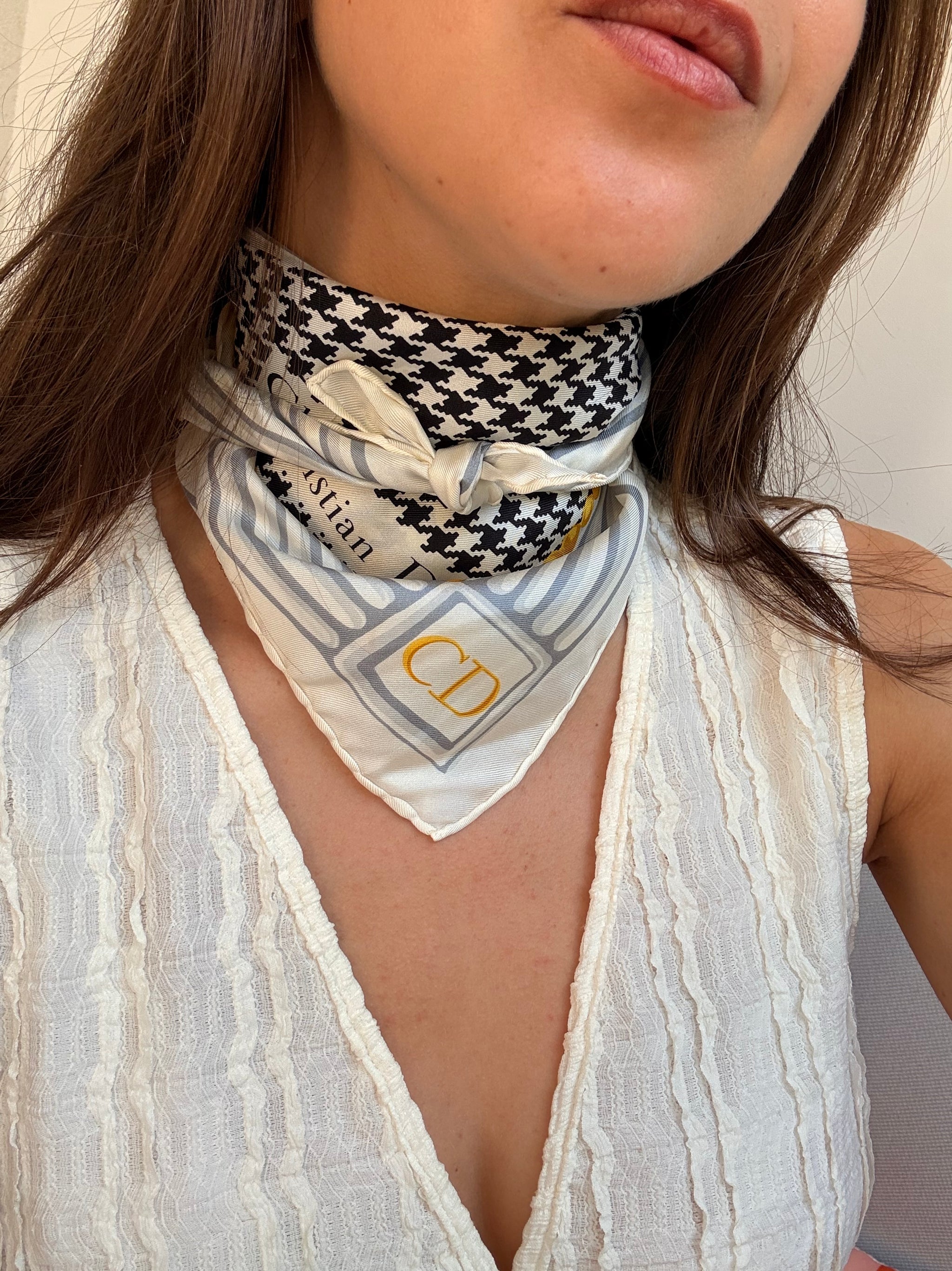 Foulard Christian Dior – Motifs pieds-de-poule