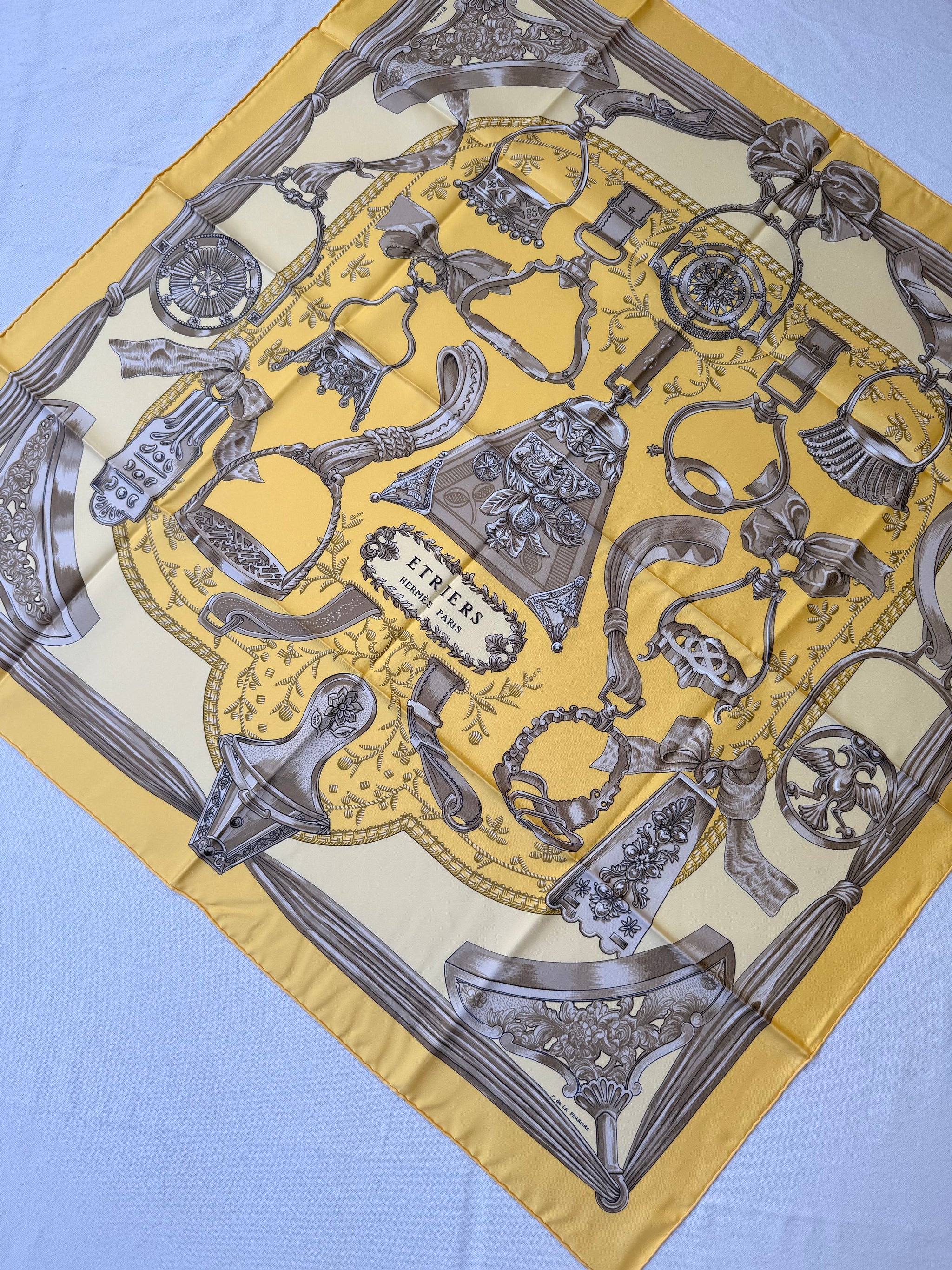 Foulard Hermès – Modèle Étriers