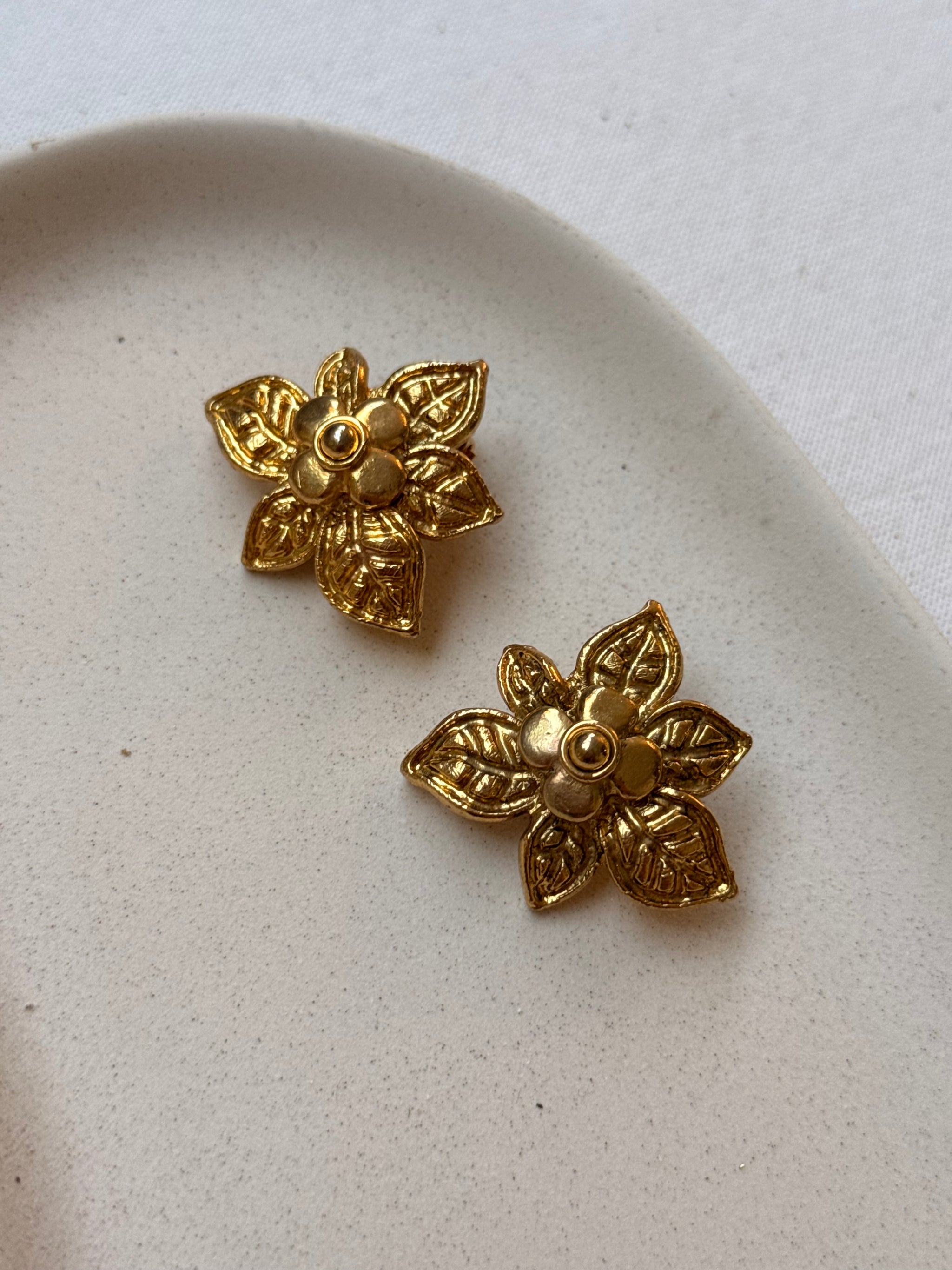 Boucles d’oreilles Sonia Rykiel vintage - Fleurs dorées